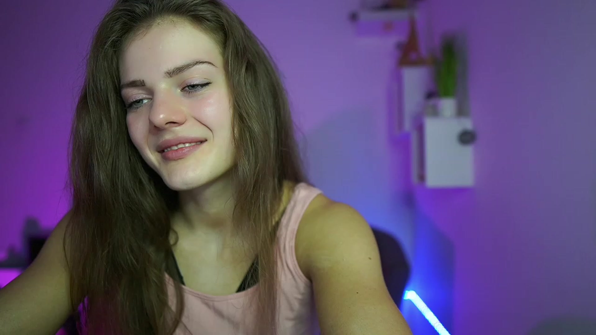 Gallery image thumbnail from Elly_Malkova_'s myfreecams stream on, 05/21/2023, 13:54 image 10 of 20