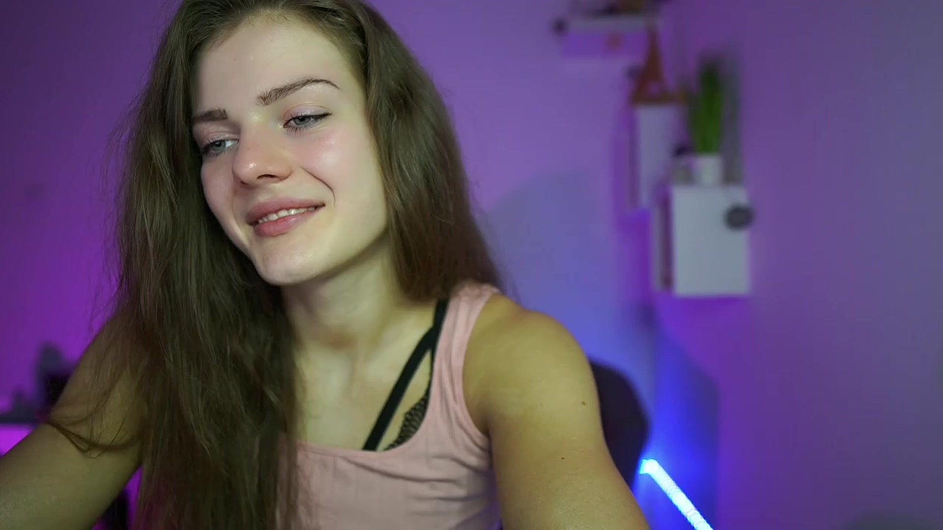 Gallery image thumbnail from Elly_Malkova_'s myfreecams stream on, 05/21/2023, 13:54 image 2 of 20