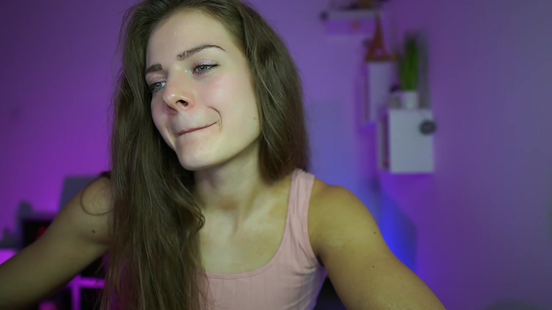 Gallery image thumbnail from Elly_Malkova_'s myfreecams stream on, 05/21/2023, 16:05 image 11 of 20