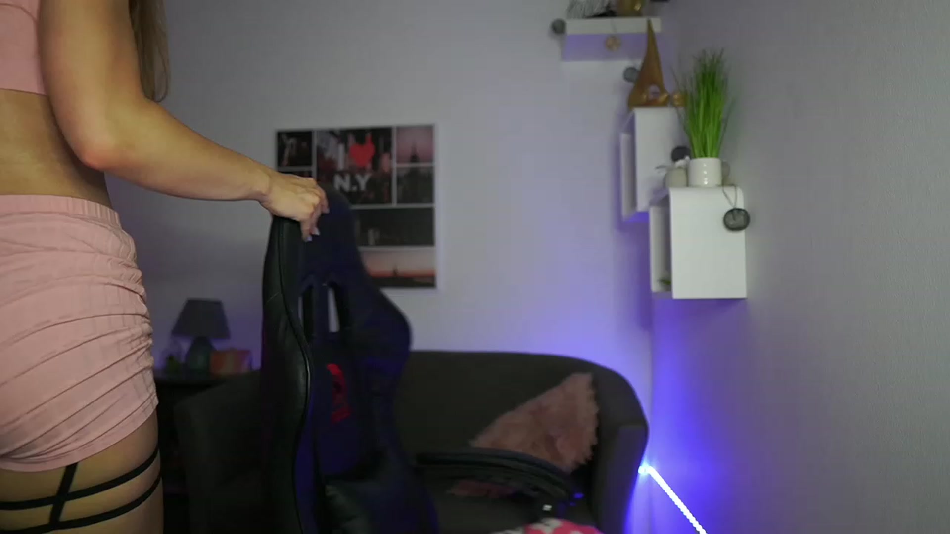 Gallery image thumbnail from Elly_Malkova_'s myfreecams stream on, 05/21/2023, 16:05 image 6 of 20