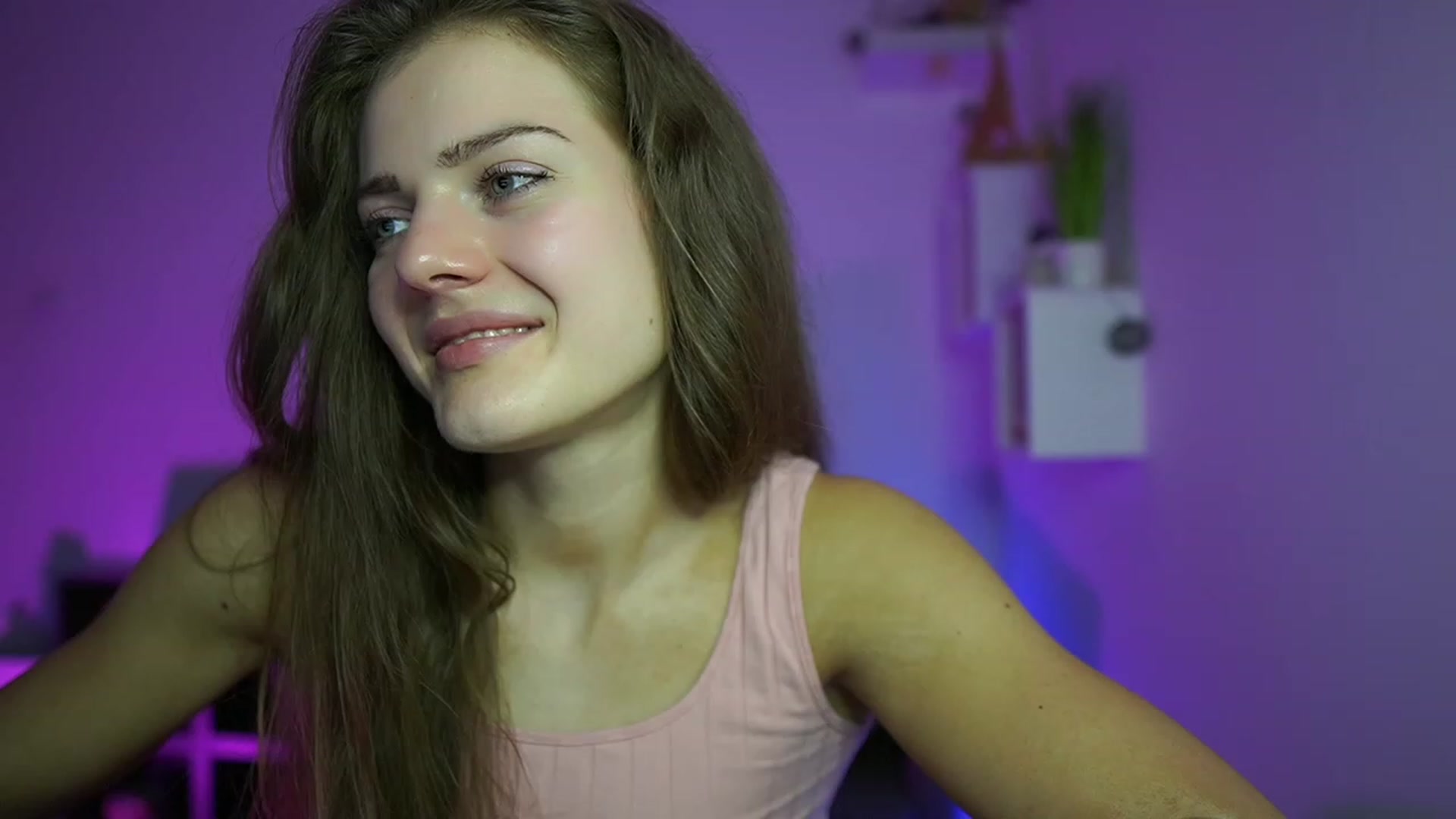 Gallery image thumbnail from Elly_Malkova_'s myfreecams stream on, 05/21/2023, 16:05 image 12 of 20