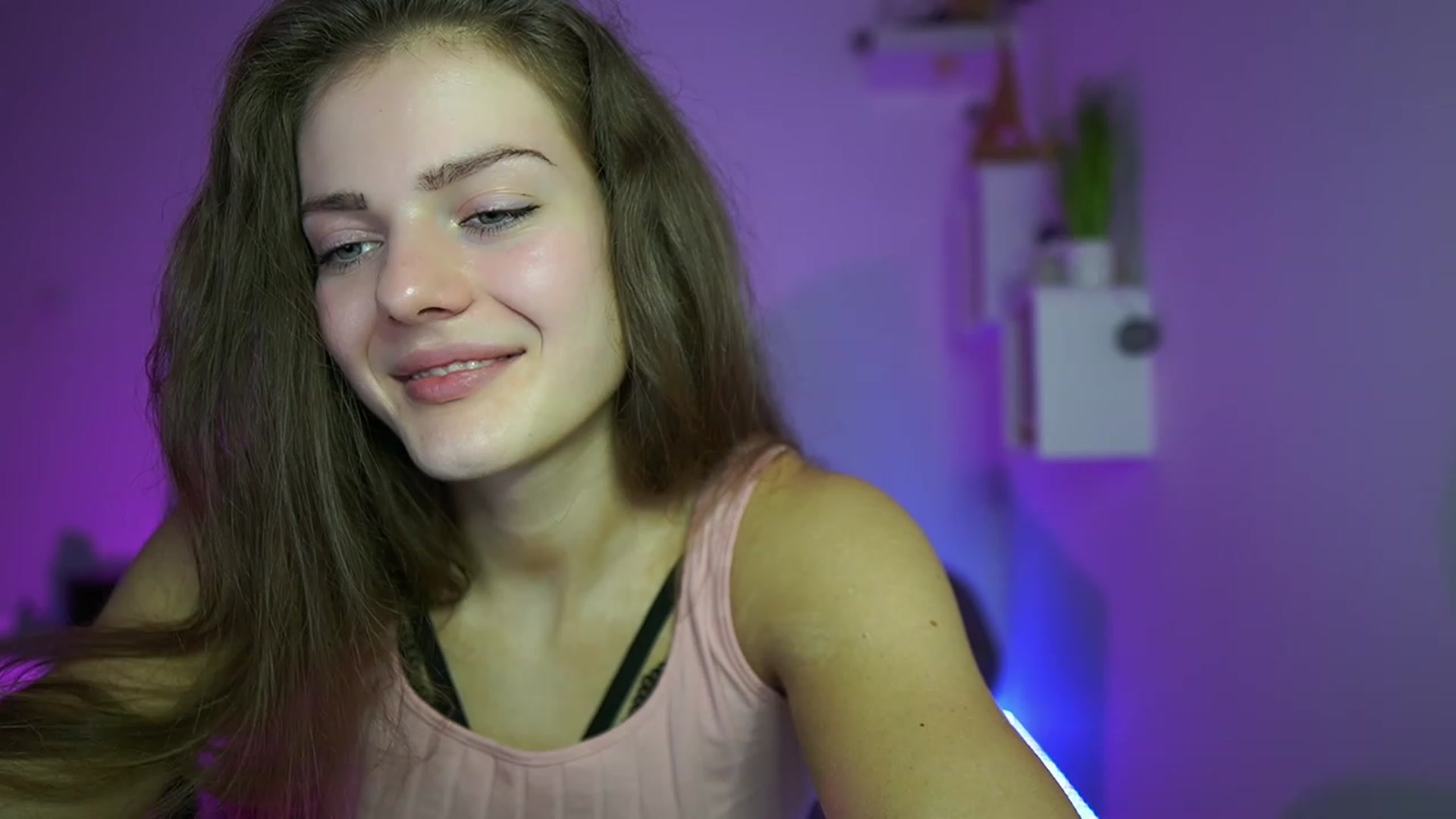 Gallery image thumbnail from Elly_Malkova_'s myfreecams stream on, 05/21/2023, 16:05 image 1 of 20