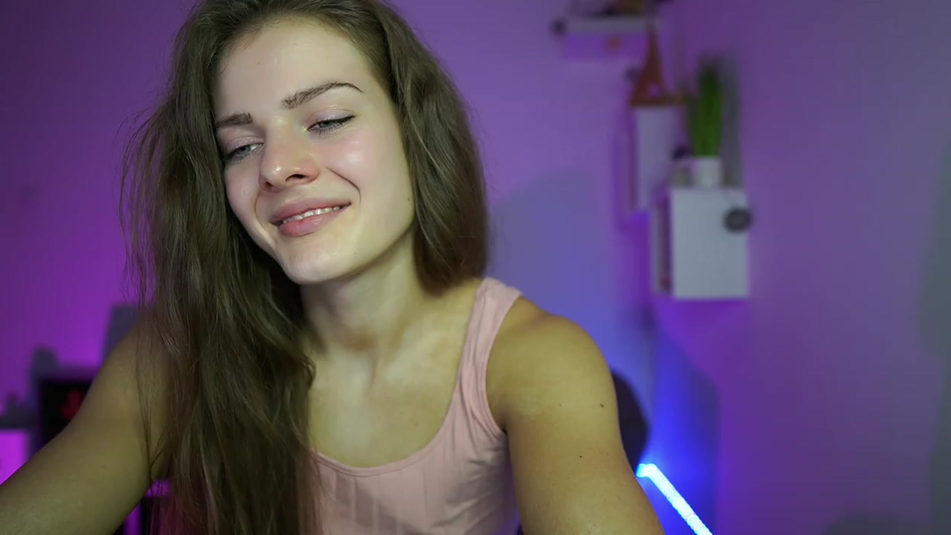 Gallery image thumbnail from Elly_Malkova_'s myfreecams stream on, 05/21/2023, 16:05 image 9 of 20