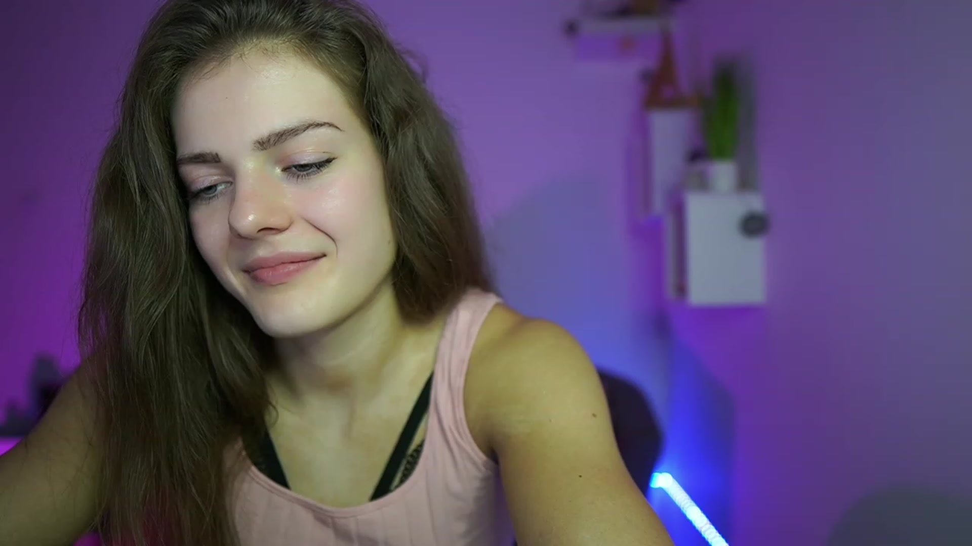 Gallery image thumbnail from Elly_Malkova_'s myfreecams stream on, 05/21/2023, 16:05 image 3 of 20