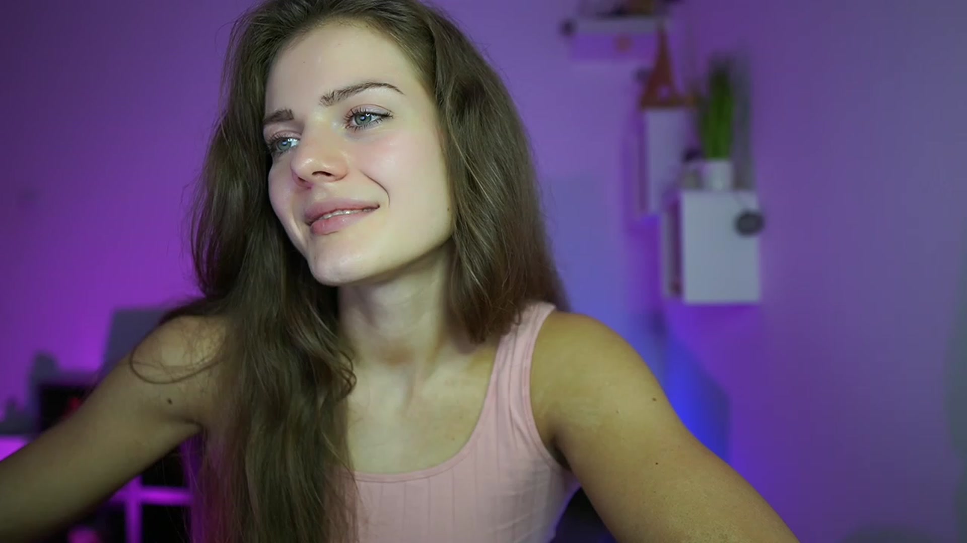 Gallery image thumbnail from Elly_Malkova_'s myfreecams stream on, 05/21/2023, 16:05 image 13 of 20