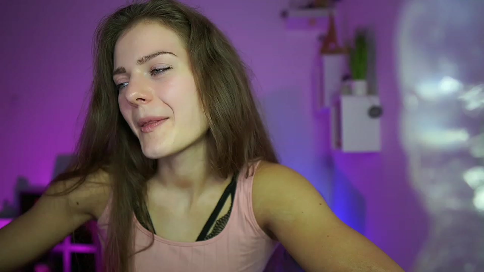 Gallery image thumbnail from Elly_Malkova_'s myfreecams stream on, 05/21/2023, 16:05 image 19 of 20