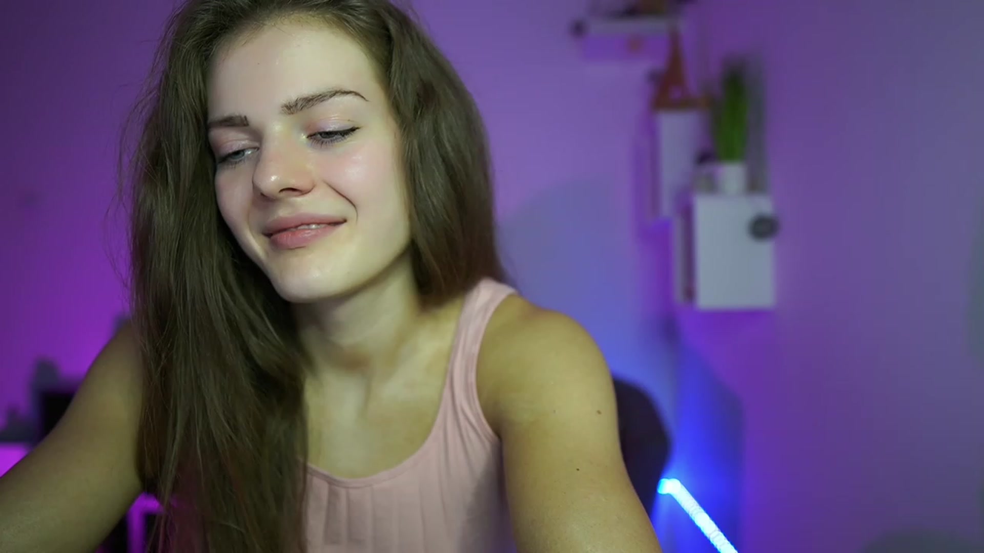 Gallery image thumbnail from Elly_Malkova_'s myfreecams stream on, 05/21/2023, 16:05 image 5 of 20
