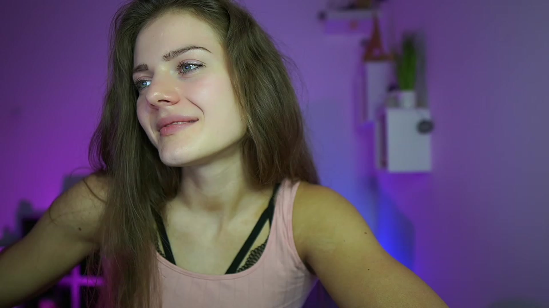 Gallery image thumbnail from Elly_Malkova_'s myfreecams stream on, 05/21/2023, 16:05 image 17 of 20