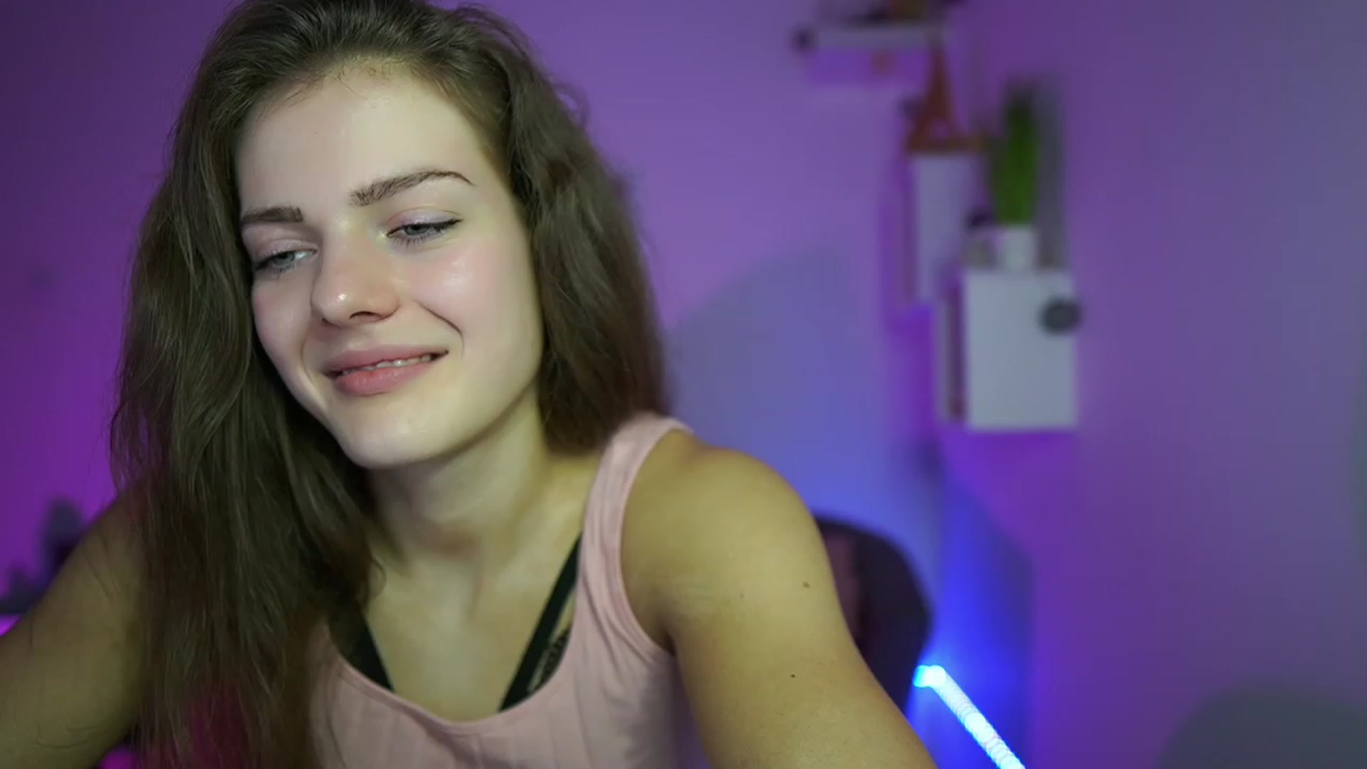 Gallery image thumbnail from Elly_Malkova_'s myfreecams stream on, 05/21/2023, 16:05 image 2 of 20