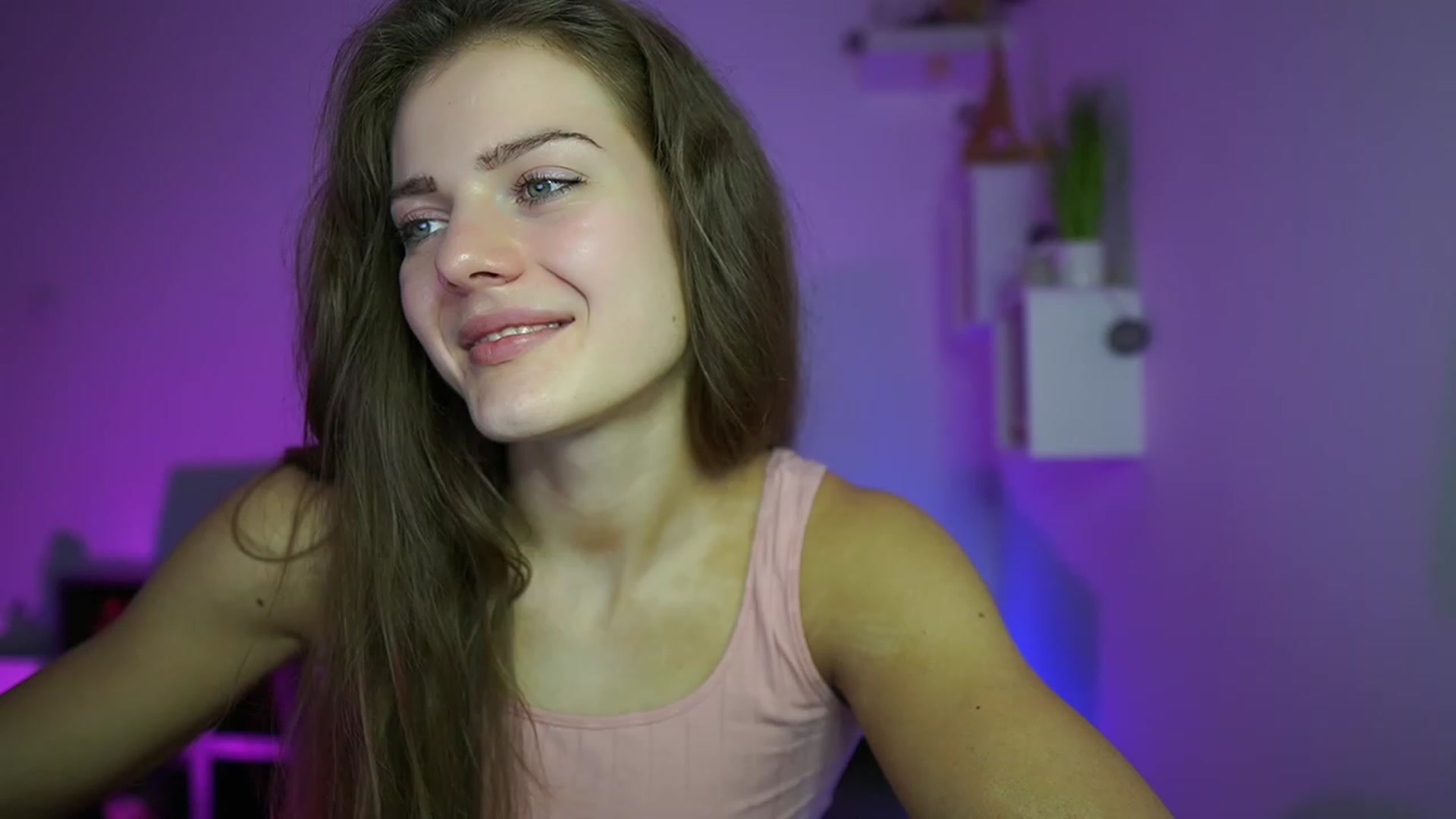 Gallery image thumbnail from Elly_Malkova_'s myfreecams stream on, 05/21/2023, 16:05 image 10 of 20