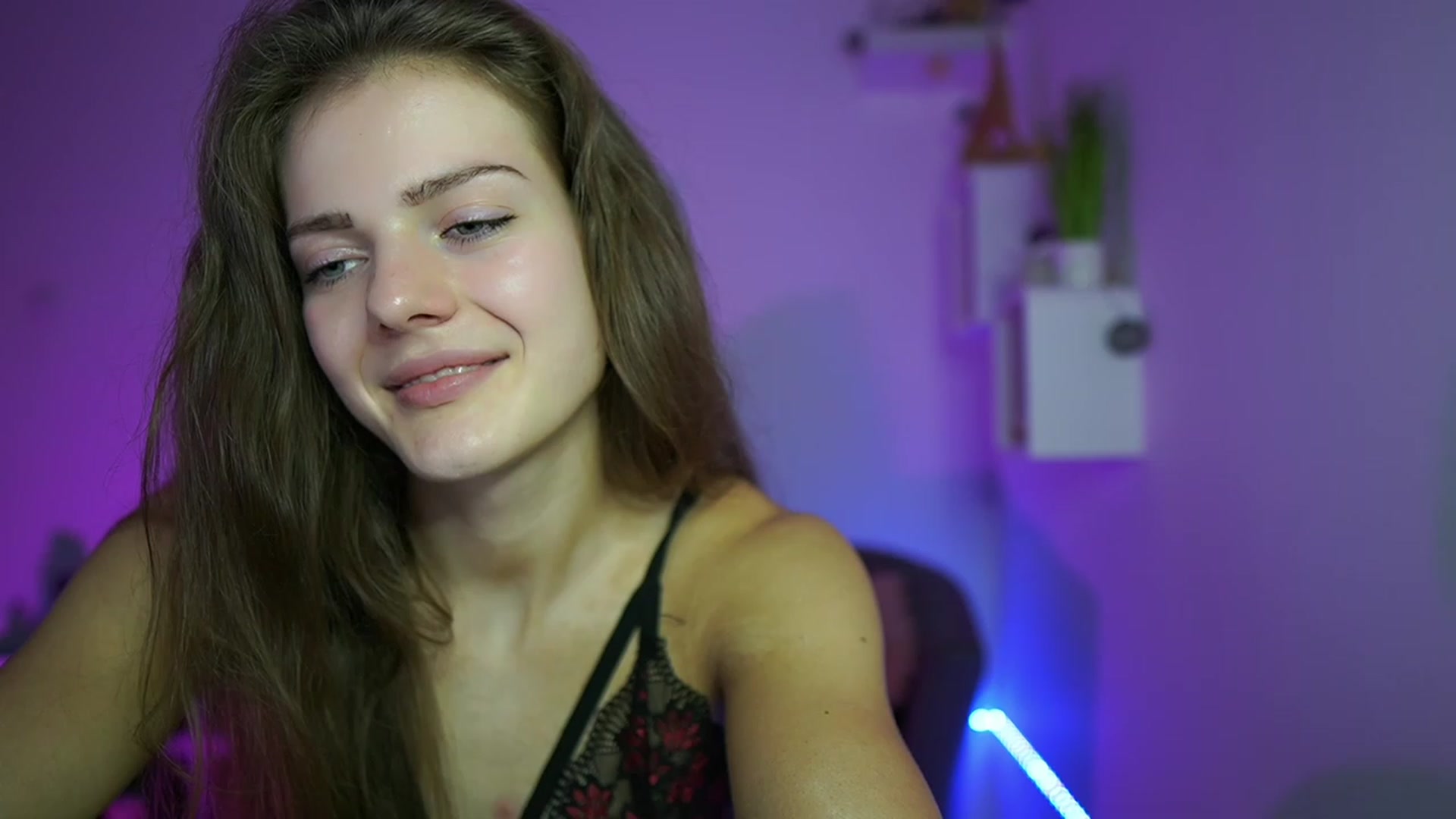 Gallery image thumbnail from Elly_Malkova_'s myfreecams stream on, 05/21/2023, 18:02 image 11 of 20