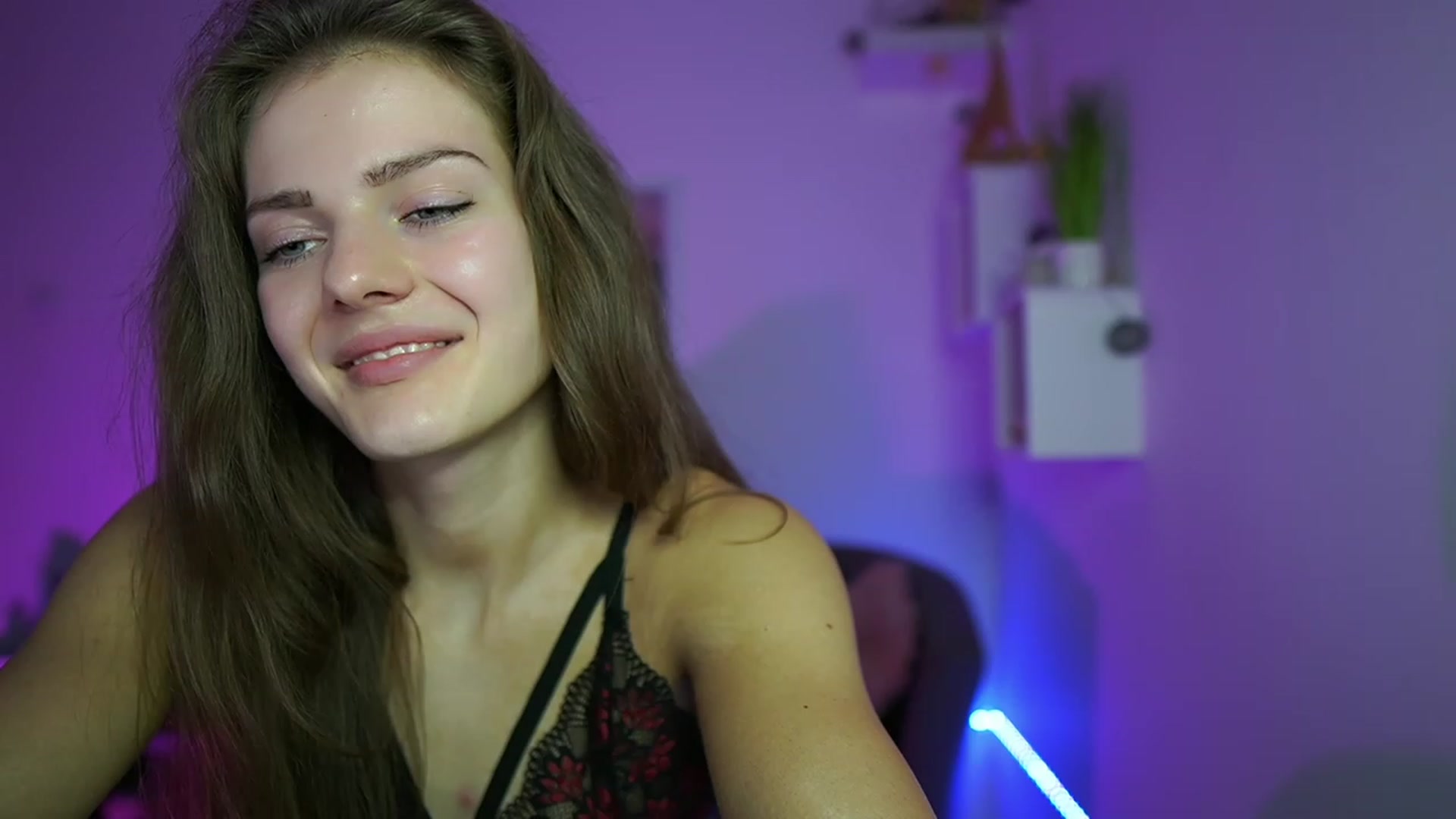Gallery image thumbnail from Elly_Malkova_'s myfreecams stream on, 05/21/2023, 18:02 image 16 of 20