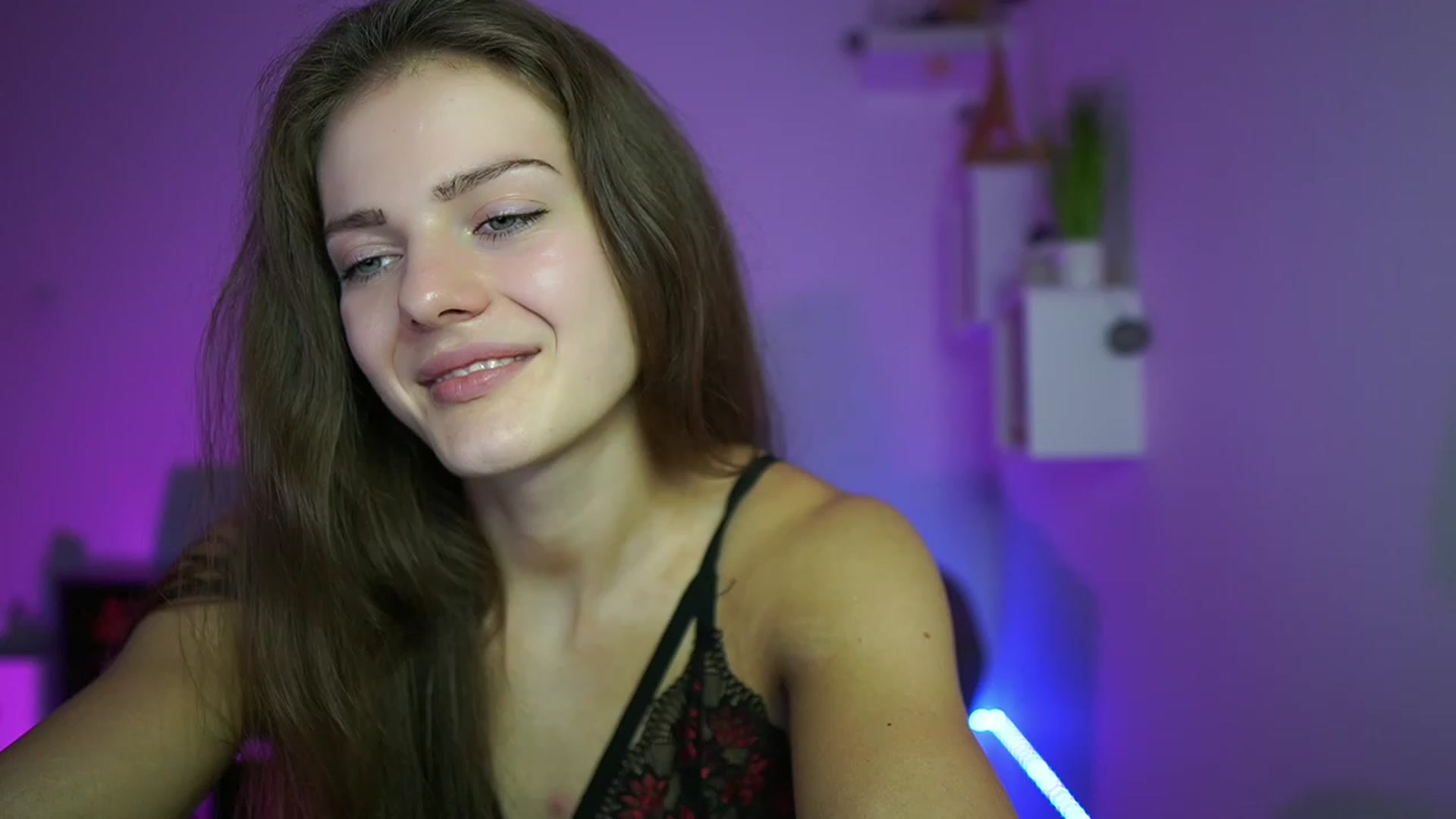 Gallery image thumbnail from Elly_Malkova_'s myfreecams stream on, 05/21/2023, 18:02 image 6 of 20