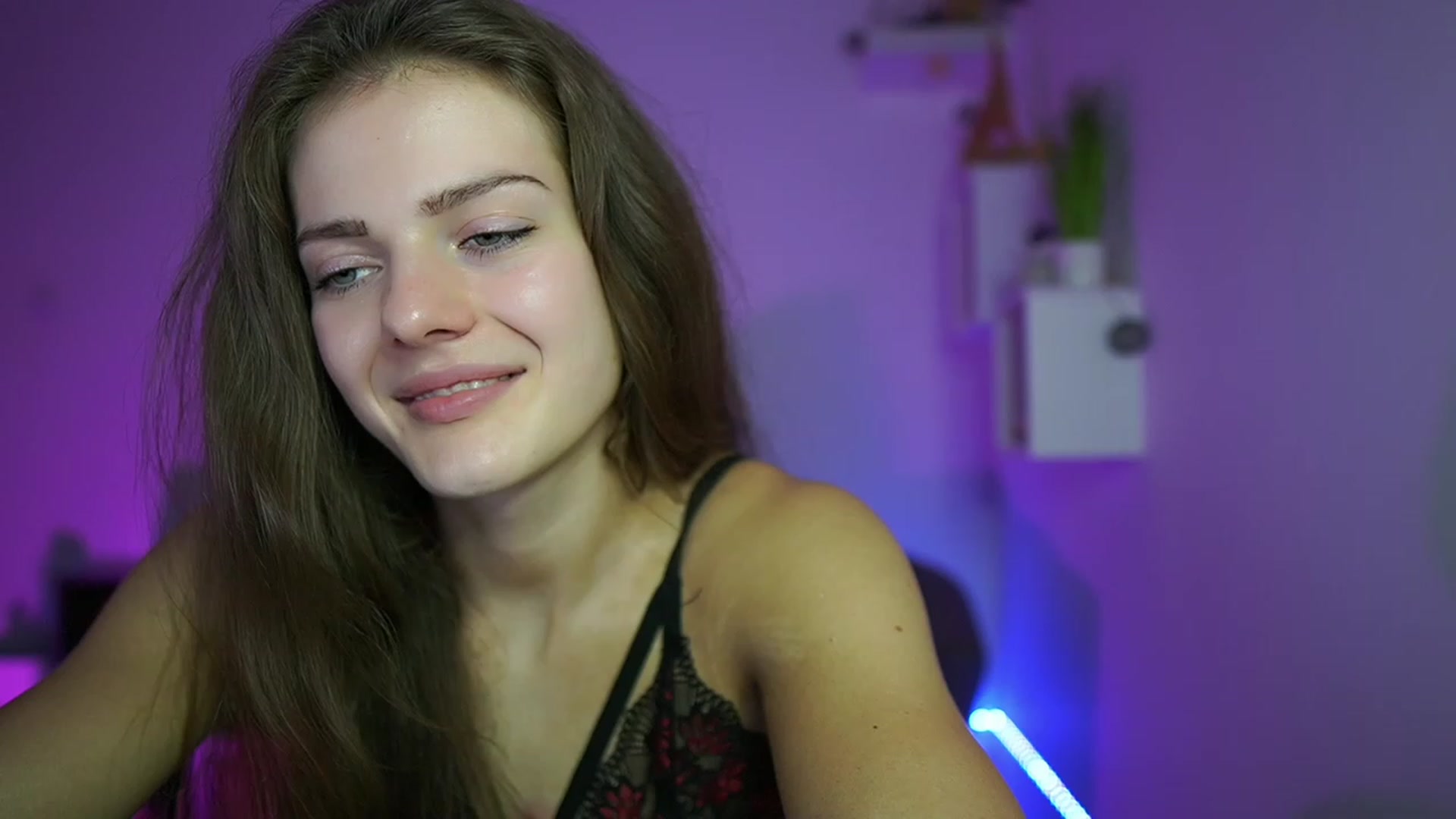 Gallery image thumbnail from Elly_Malkova_'s myfreecams stream on, 05/21/2023, 18:02 image 4 of 20