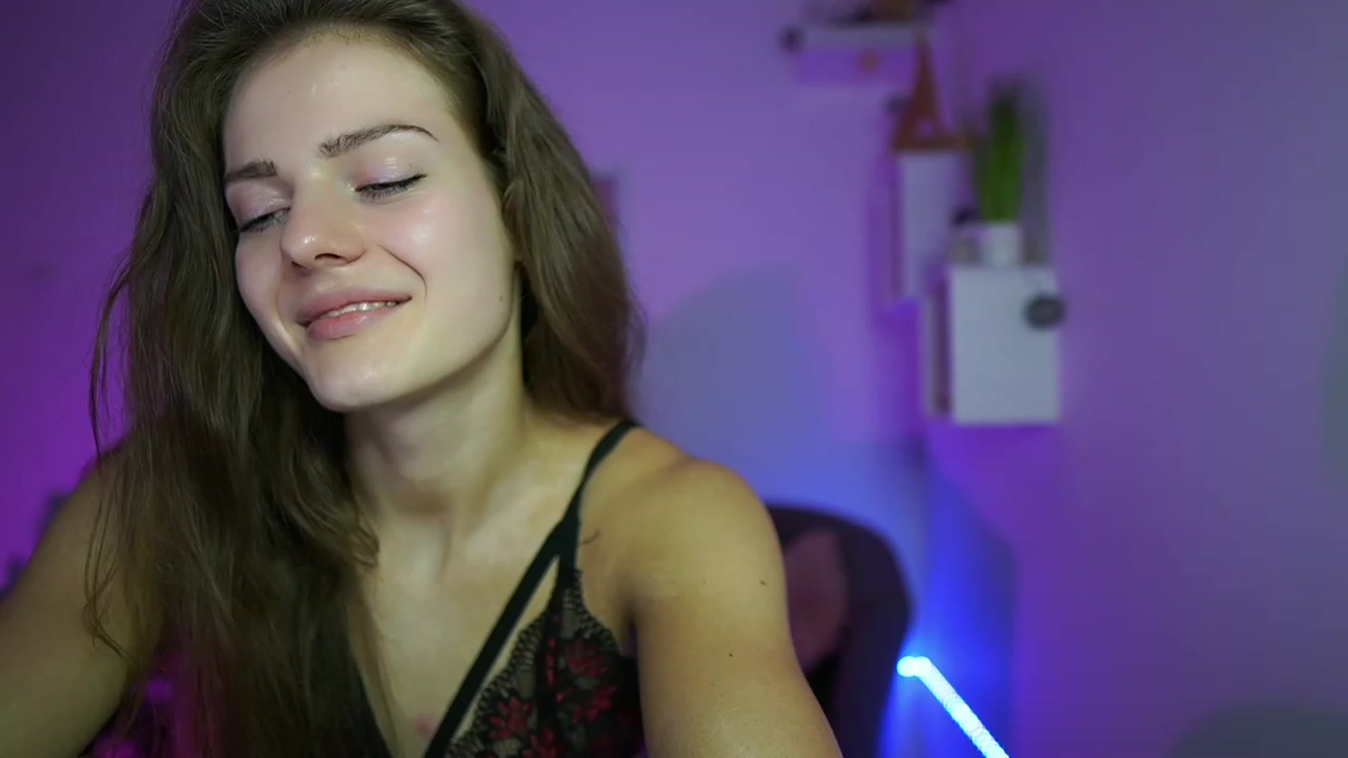 Gallery image thumbnail from Elly_Malkova_'s myfreecams stream on, 05/21/2023, 18:02 image 9 of 20