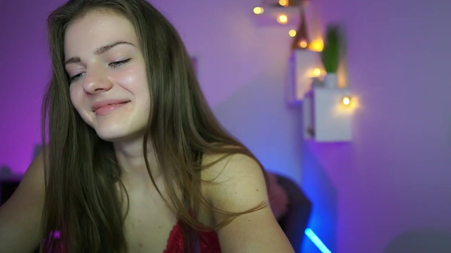 Gallery image thumbnail from Elly_Malkova_'s myfreecams stream on, 05/25/2023, 15:19 image 18 of 20