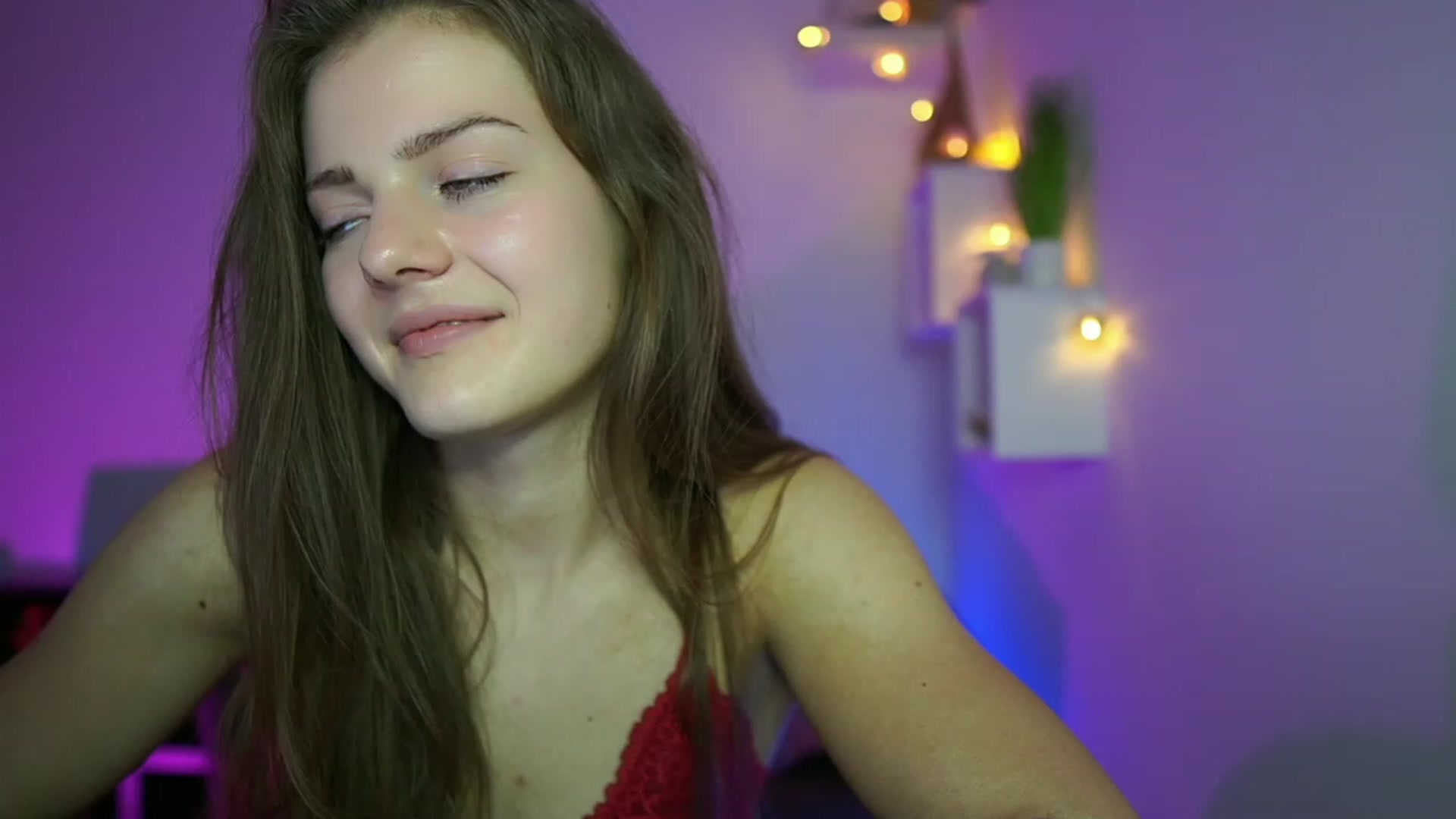 Gallery image thumbnail from Elly_Malkova_'s myfreecams stream on, 05/25/2023, 15:19 image 19 of 20