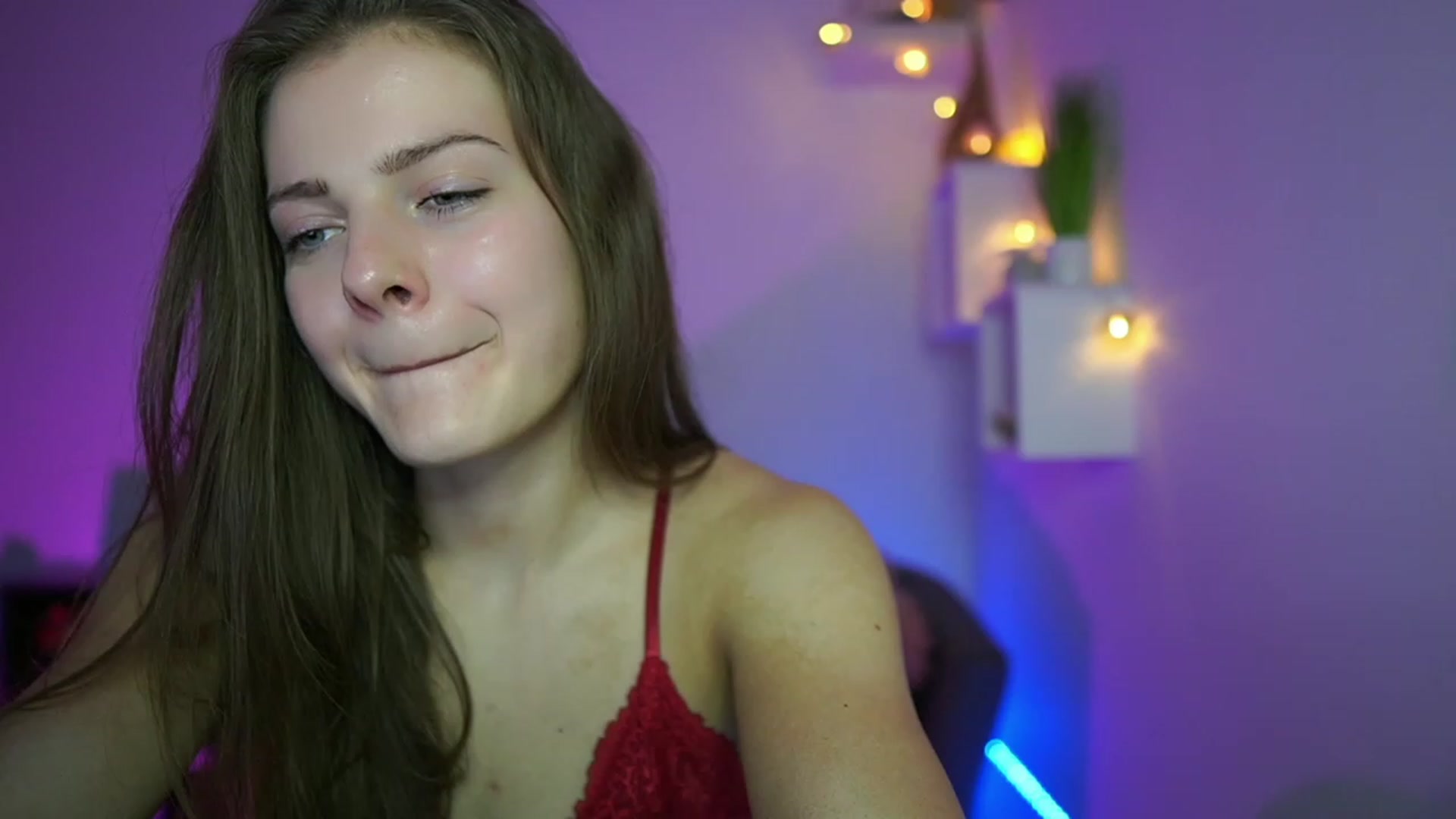 Gallery image thumbnail from Elly_Malkova_'s myfreecams stream on, 05/25/2023, 15:19 image 15 of 20