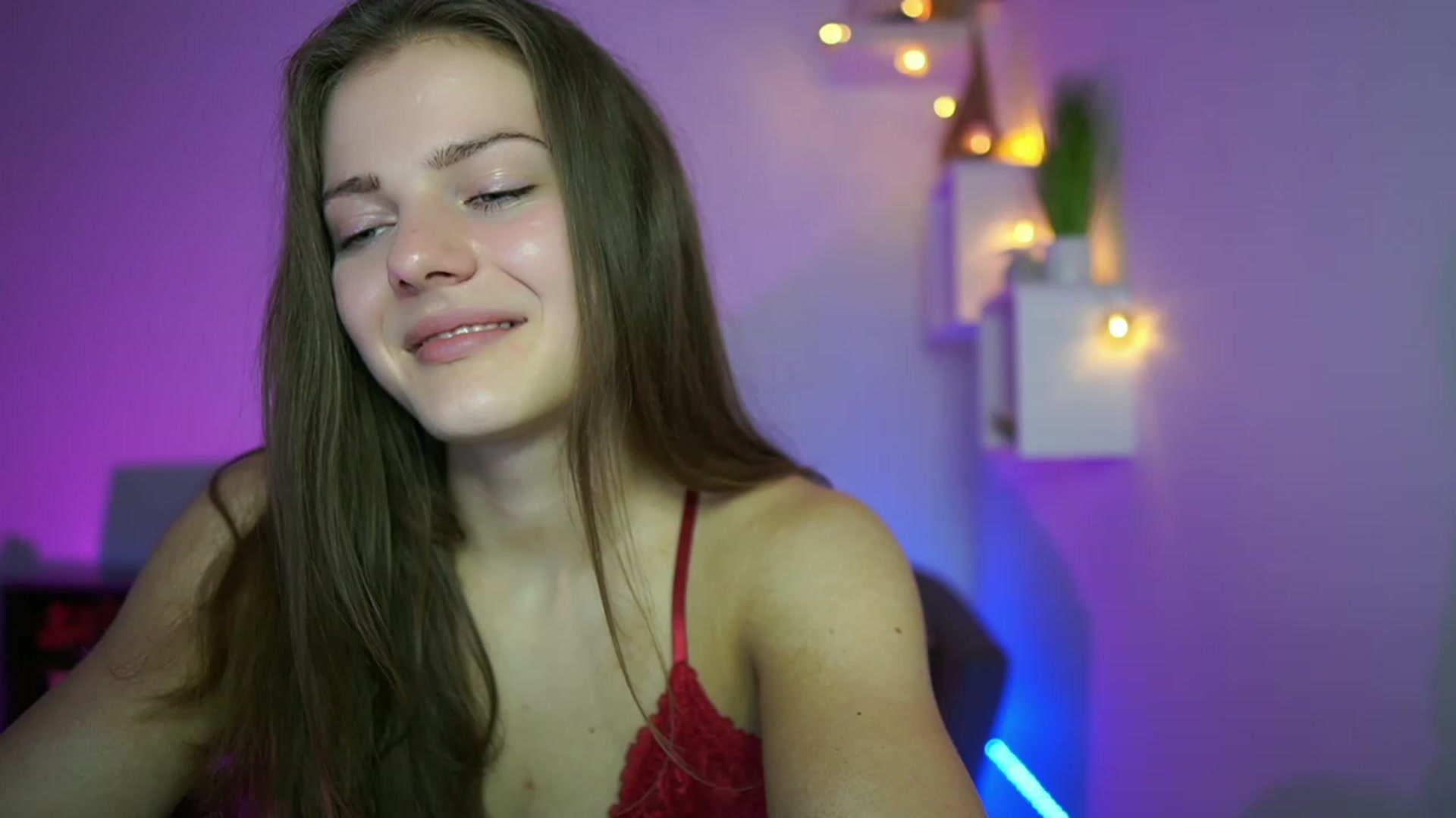 Gallery image thumbnail from Elly_Malkova_'s myfreecams stream on, 05/25/2023, 15:19 image 14 of 20