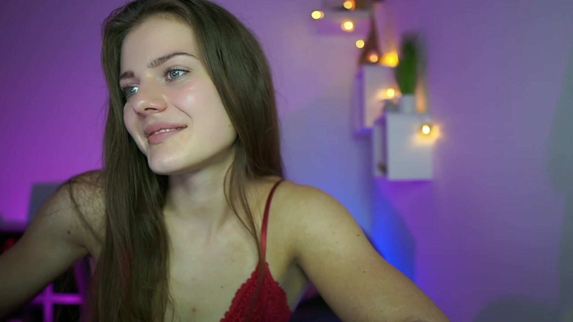 Gallery image thumbnail from Elly_Malkova_'s myfreecams stream on, 05/25/2023, 17:05 image 11 of 20