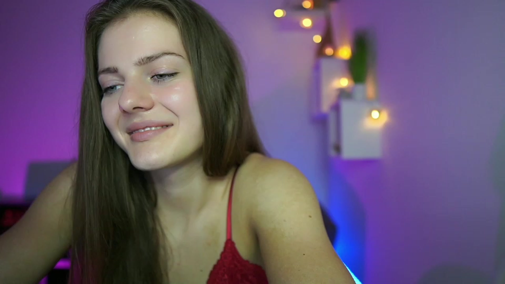 Gallery image thumbnail from Elly_Malkova_'s myfreecams stream on, 05/25/2023, 17:05 image 16 of 20