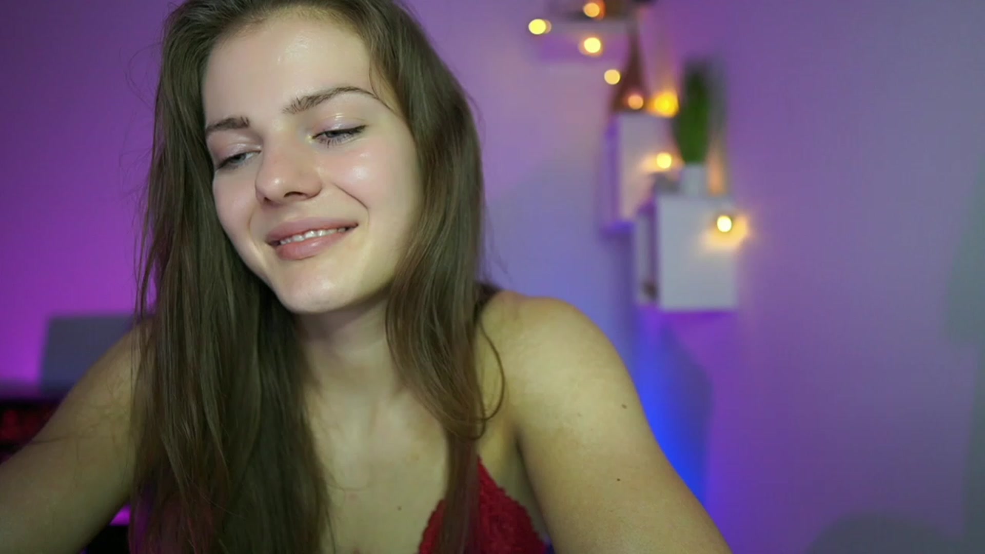 Gallery image thumbnail from Elly_Malkova_'s myfreecams stream on, 05/25/2023, 17:40 image 10 of 20
