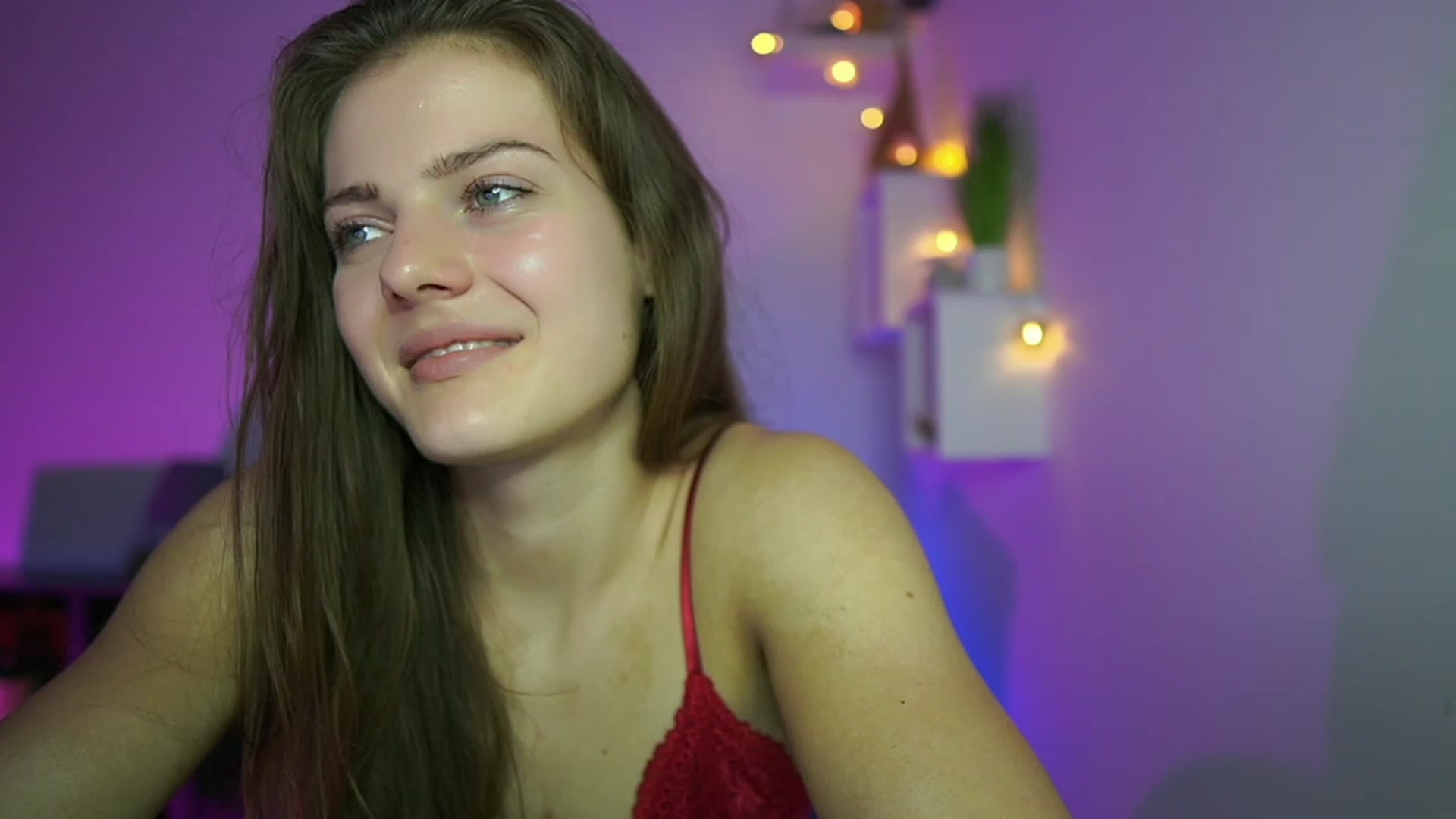 Gallery image thumbnail from Elly_Malkova_'s myfreecams stream on, 05/25/2023, 17:40 image 14 of 20