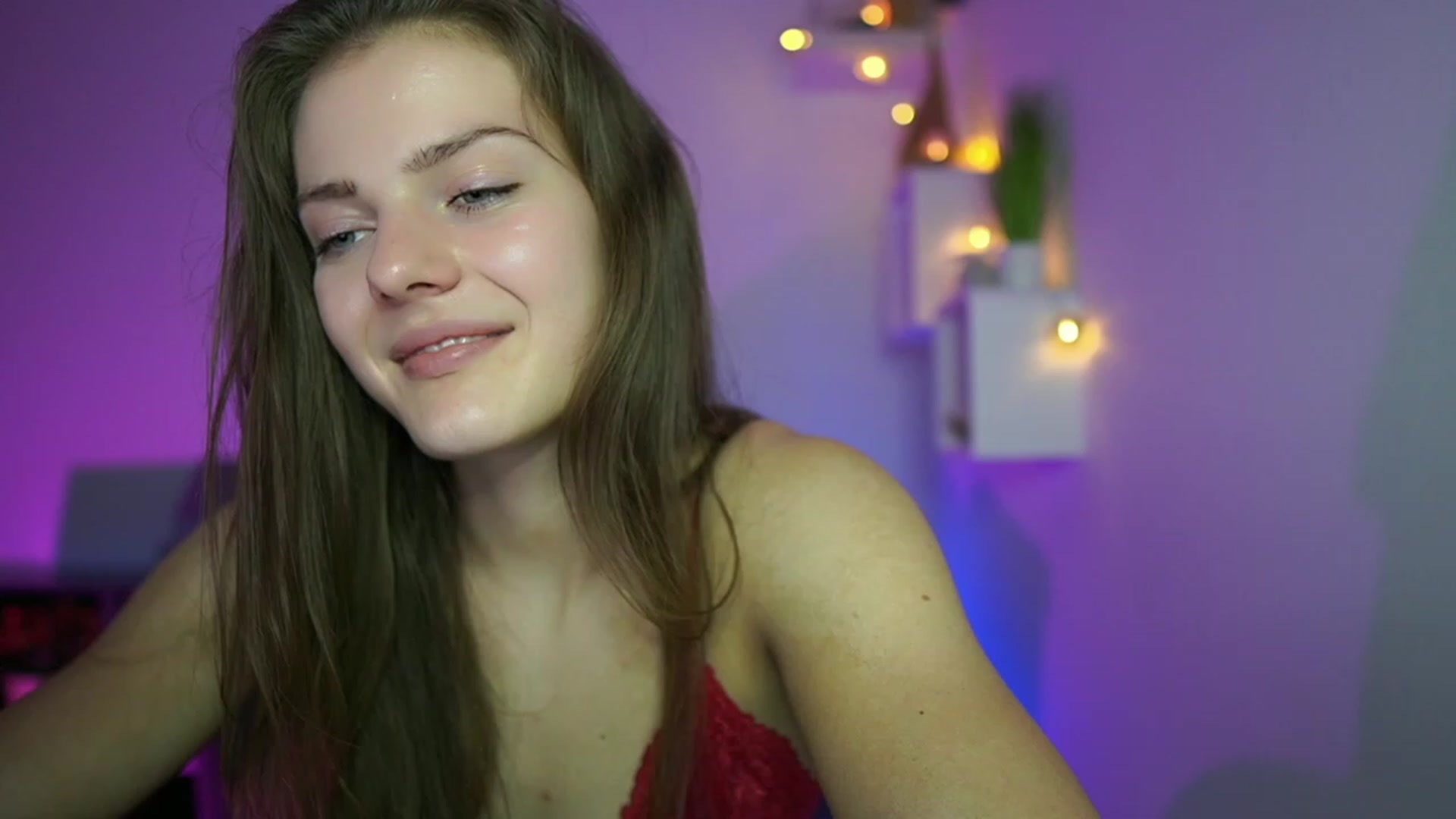 Gallery image thumbnail from Elly_Malkova_'s myfreecams stream on, 05/25/2023, 17:40 image 11 of 20