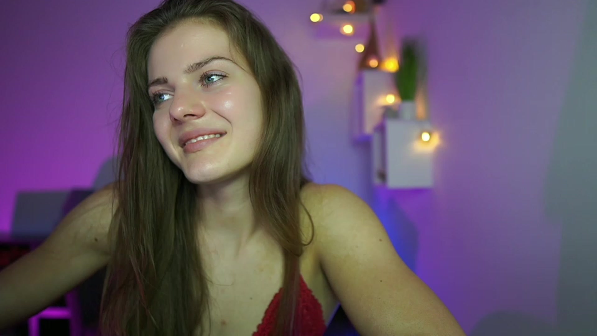 Gallery image thumbnail from Elly_Malkova_'s myfreecams stream on, 05/25/2023, 17:40 image 12 of 20