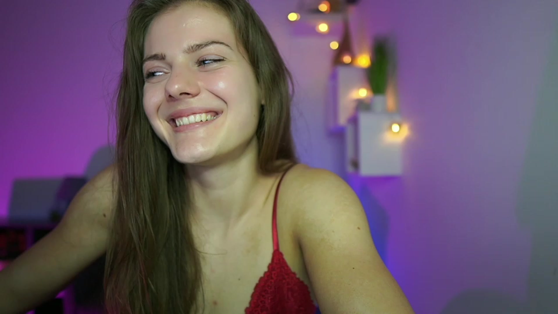 Gallery image thumbnail from Elly_Malkova_'s myfreecams stream on, 05/25/2023, 17:40 image 15 of 20