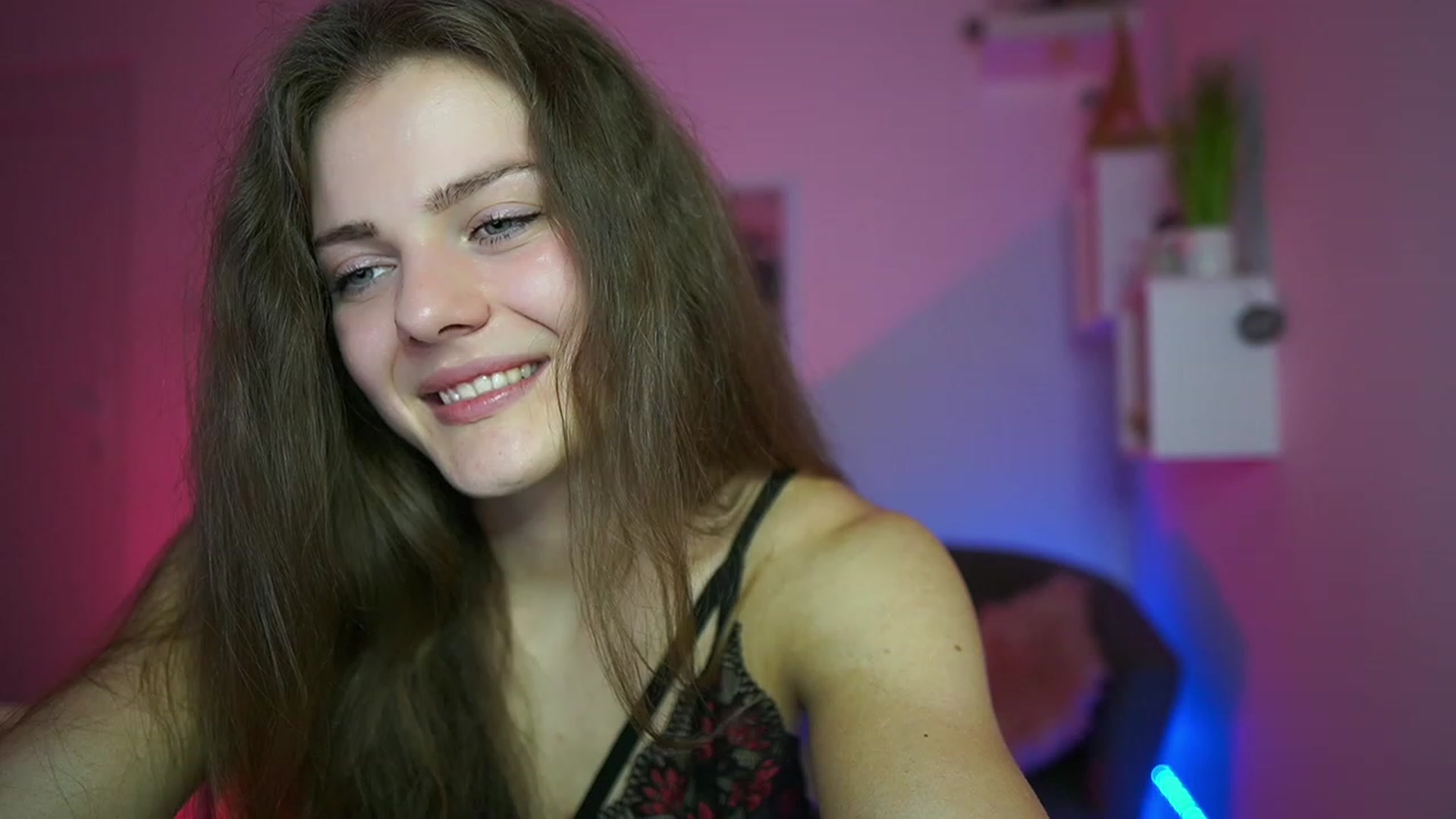 Gallery image thumbnail from Elly_Malkova_'s myfreecams stream on, 05/26/2023, 19:54 image 13 of 20