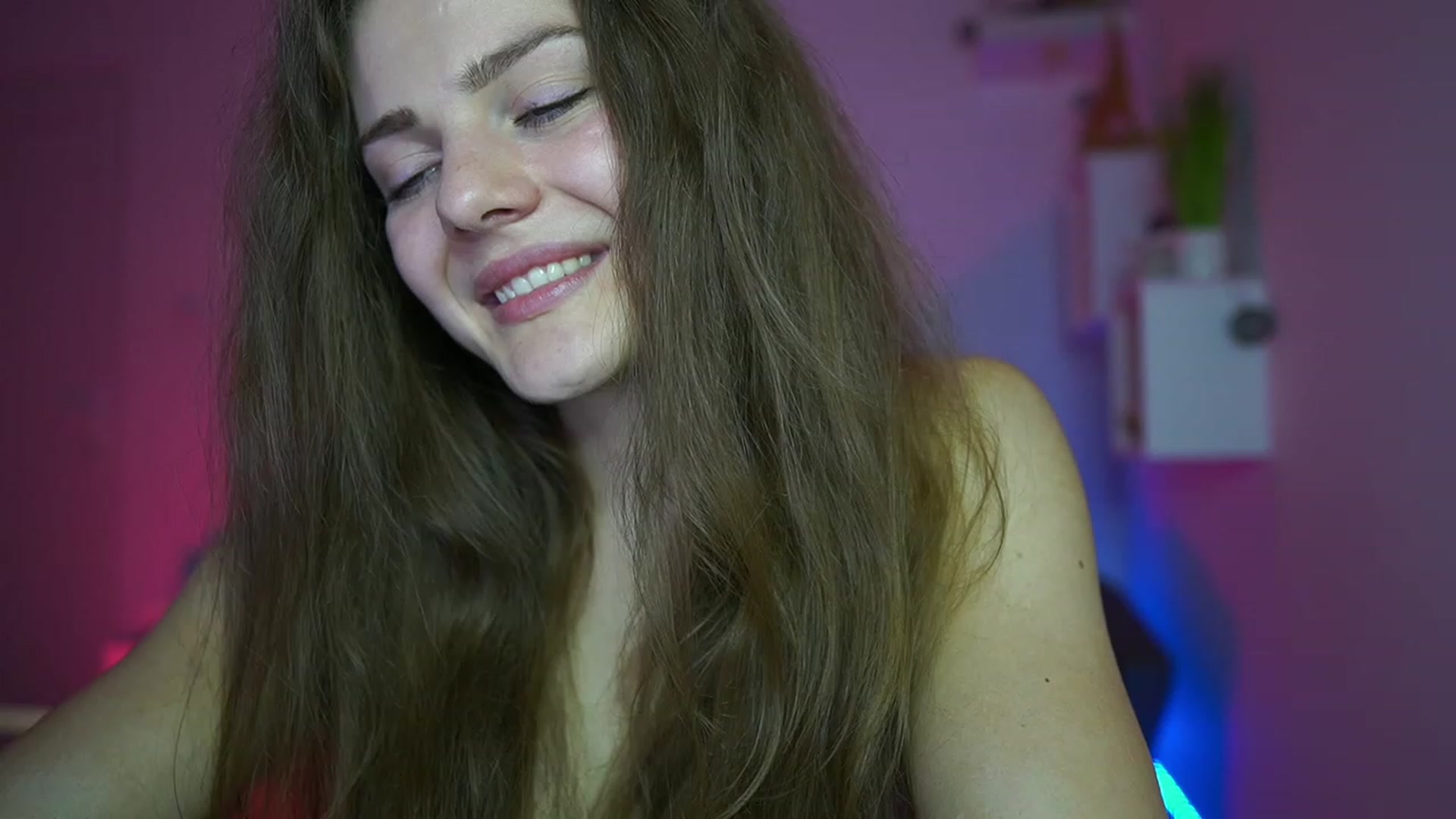 Gallery image thumbnail from Elly_Malkova_'s myfreecams stream on, 05/26/2023, 19:54 image 20 of 20