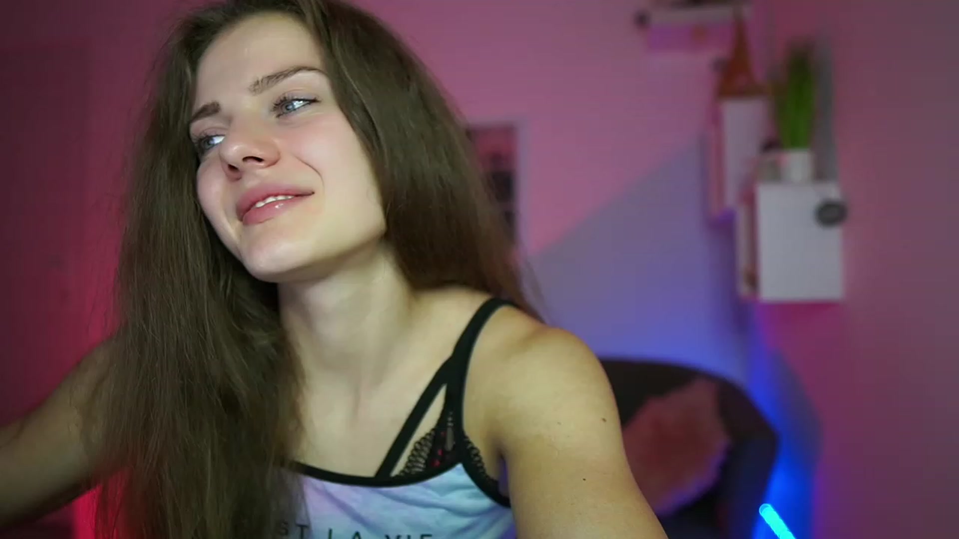 Gallery image thumbnail from Elly_Malkova_'s myfreecams stream on, 05/26/2023, 19:54 image 8 of 20