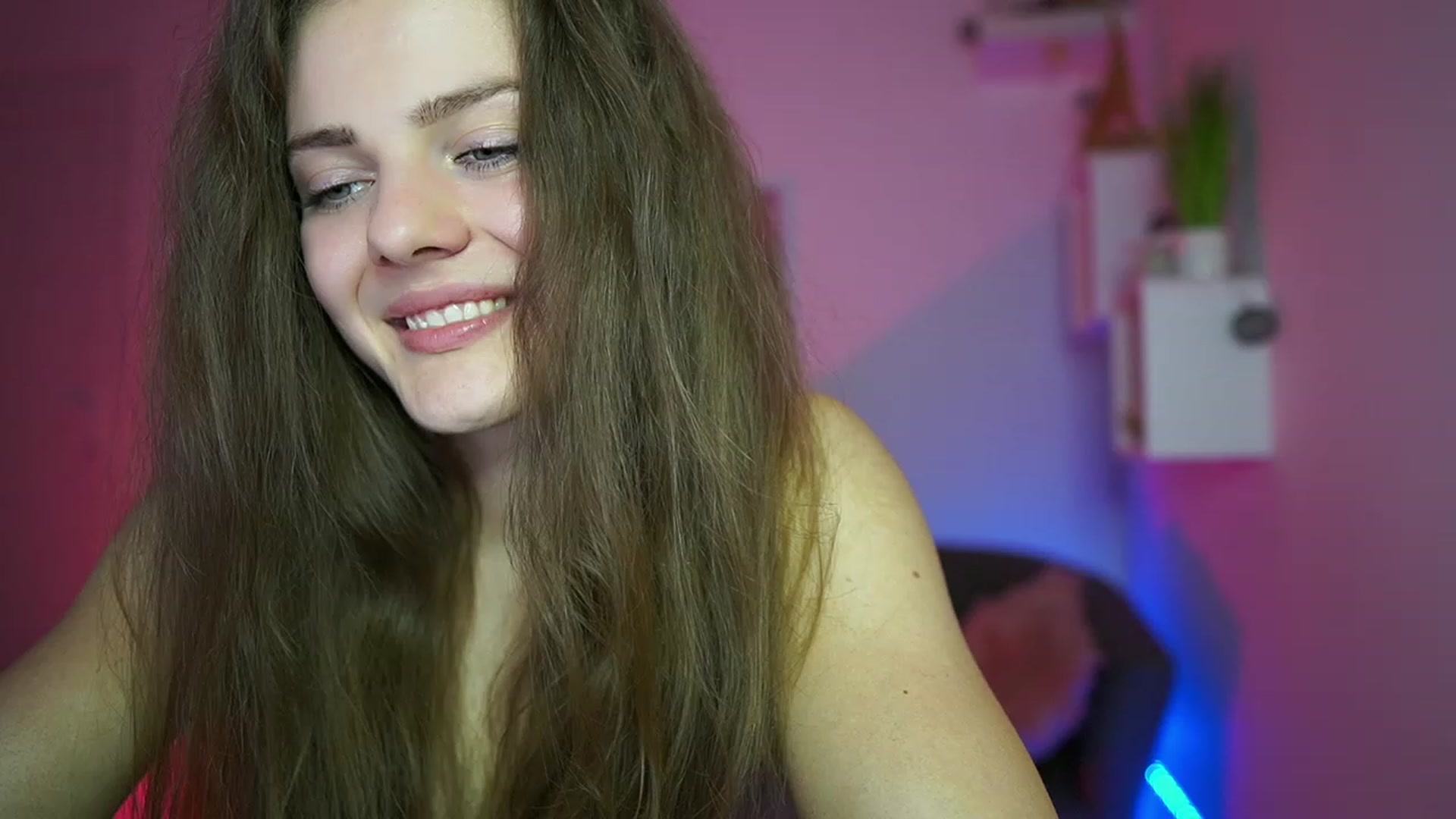 Gallery image thumbnail from Elly_Malkova_'s myfreecams stream on, 05/26/2023, 19:54 image 19 of 20