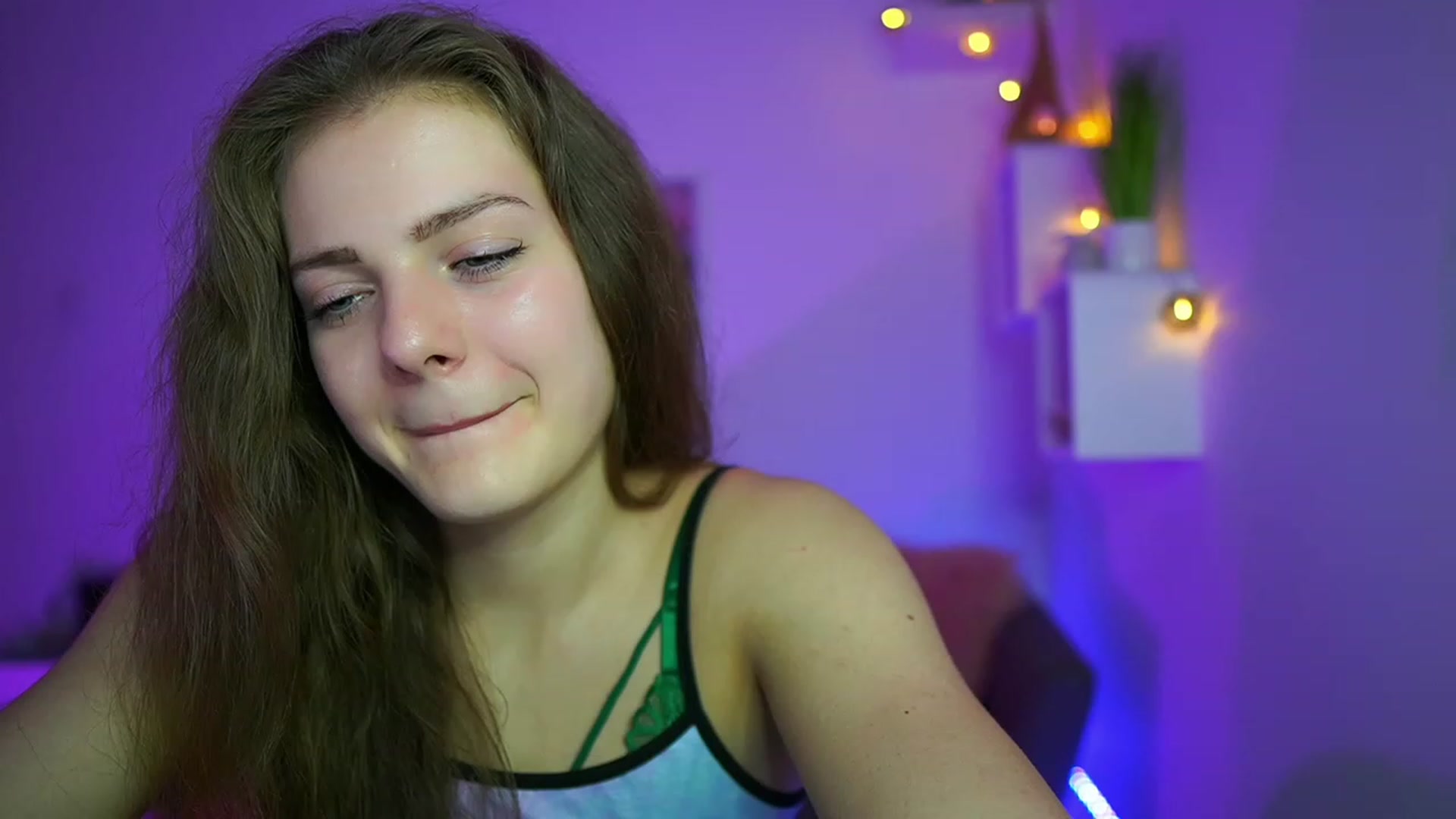Gallery image thumbnail from Elly_Malkova_'s myfreecams stream on, 06/01/2023, 15:44 image 2 of 20