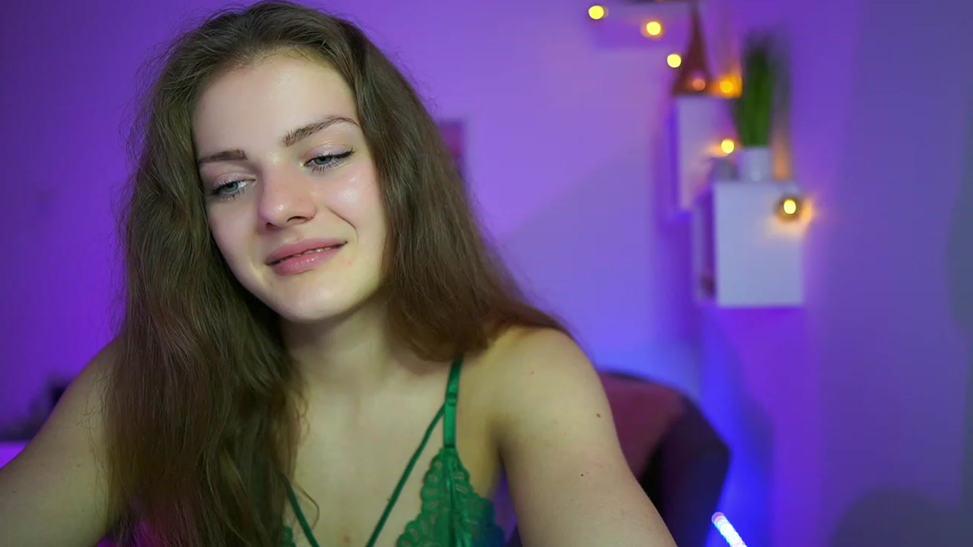 Gallery image thumbnail from Elly_Malkova_'s myfreecams stream on, 06/01/2023, 15:44 image 10 of 20