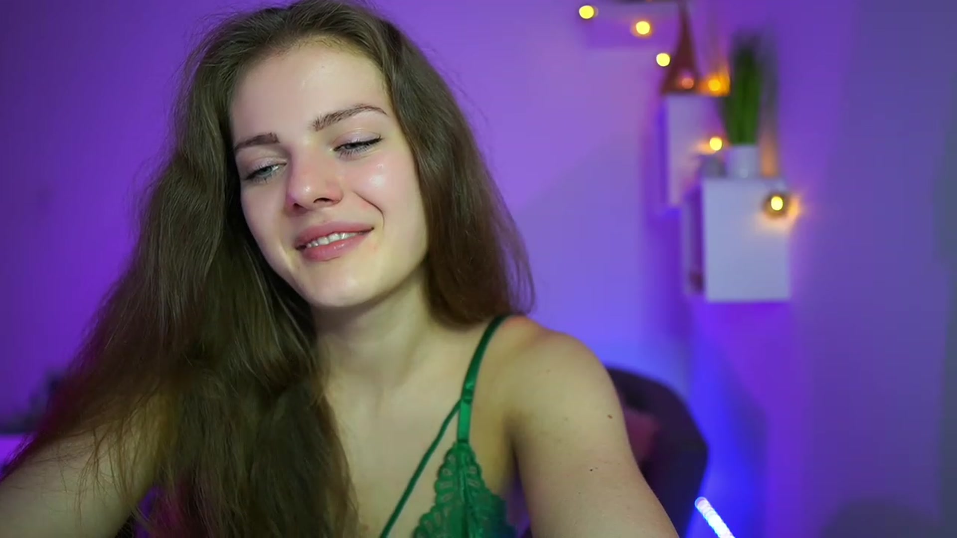 Gallery image thumbnail from Elly_Malkova_'s myfreecams stream on, 06/01/2023, 15:44 image 13 of 20