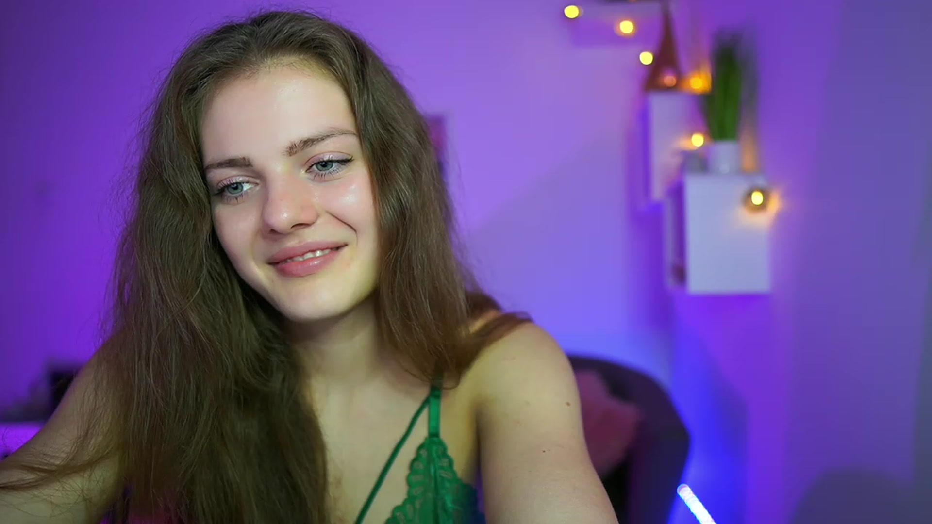 Gallery image thumbnail from Elly_Malkova_'s myfreecams stream on, 06/01/2023, 15:44 image 17 of 20