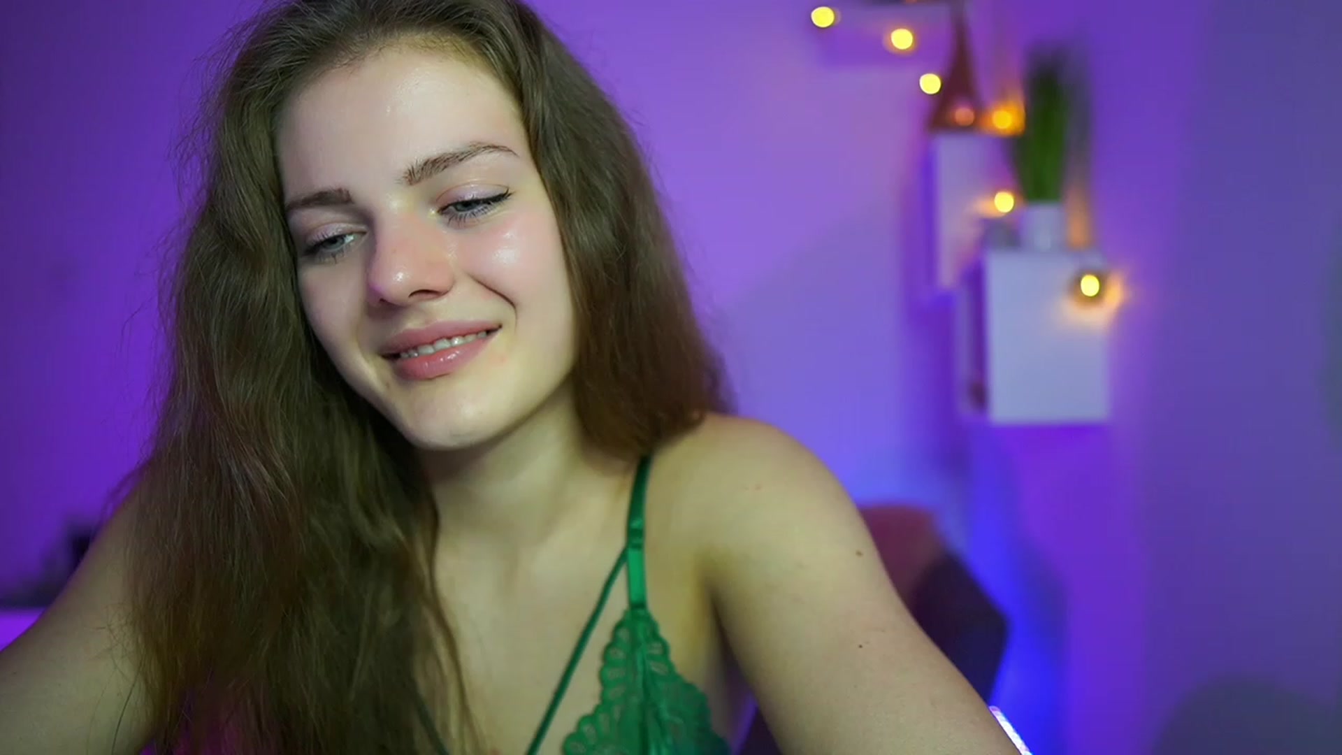 Gallery image thumbnail from Elly_Malkova_'s myfreecams stream on, 06/01/2023, 15:44 image 6 of 20