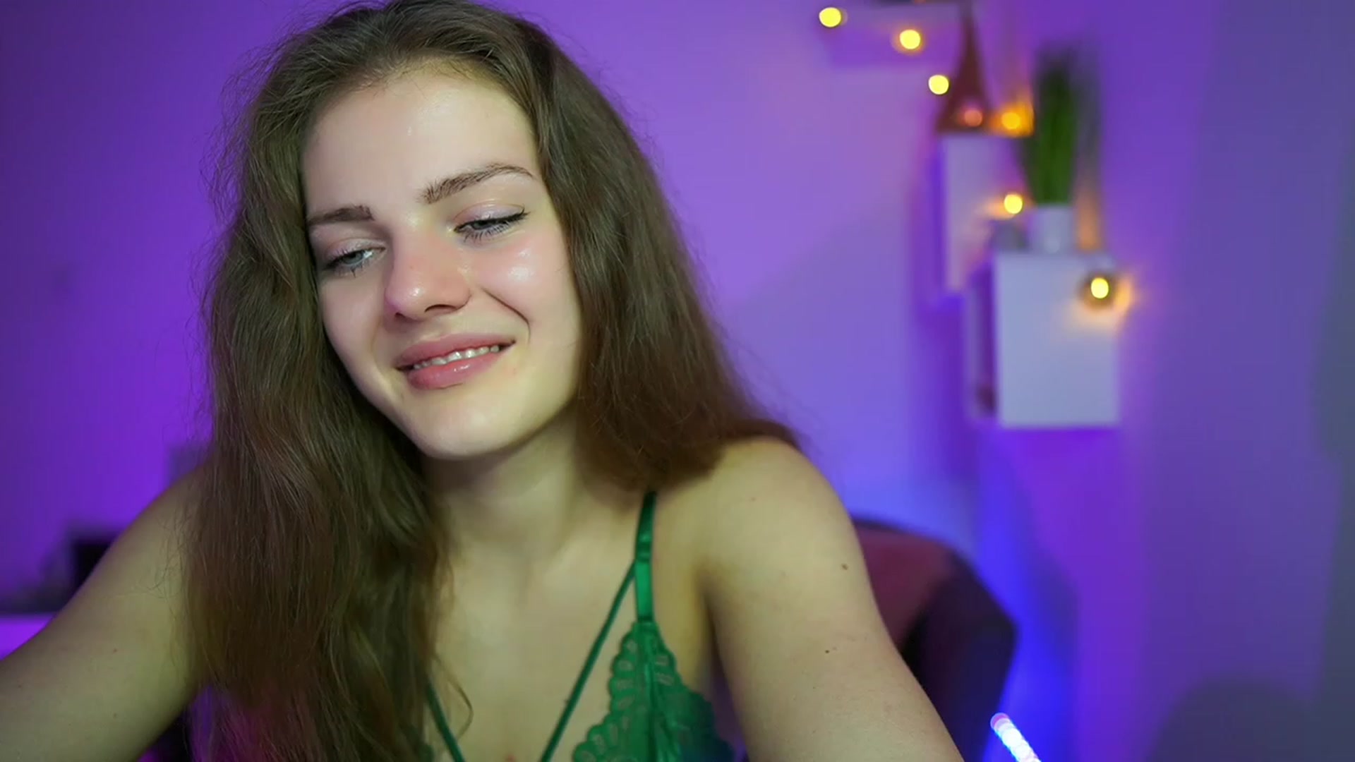 Gallery image thumbnail from Elly_Malkova_'s myfreecams stream on, 06/01/2023, 15:44 image 9 of 20