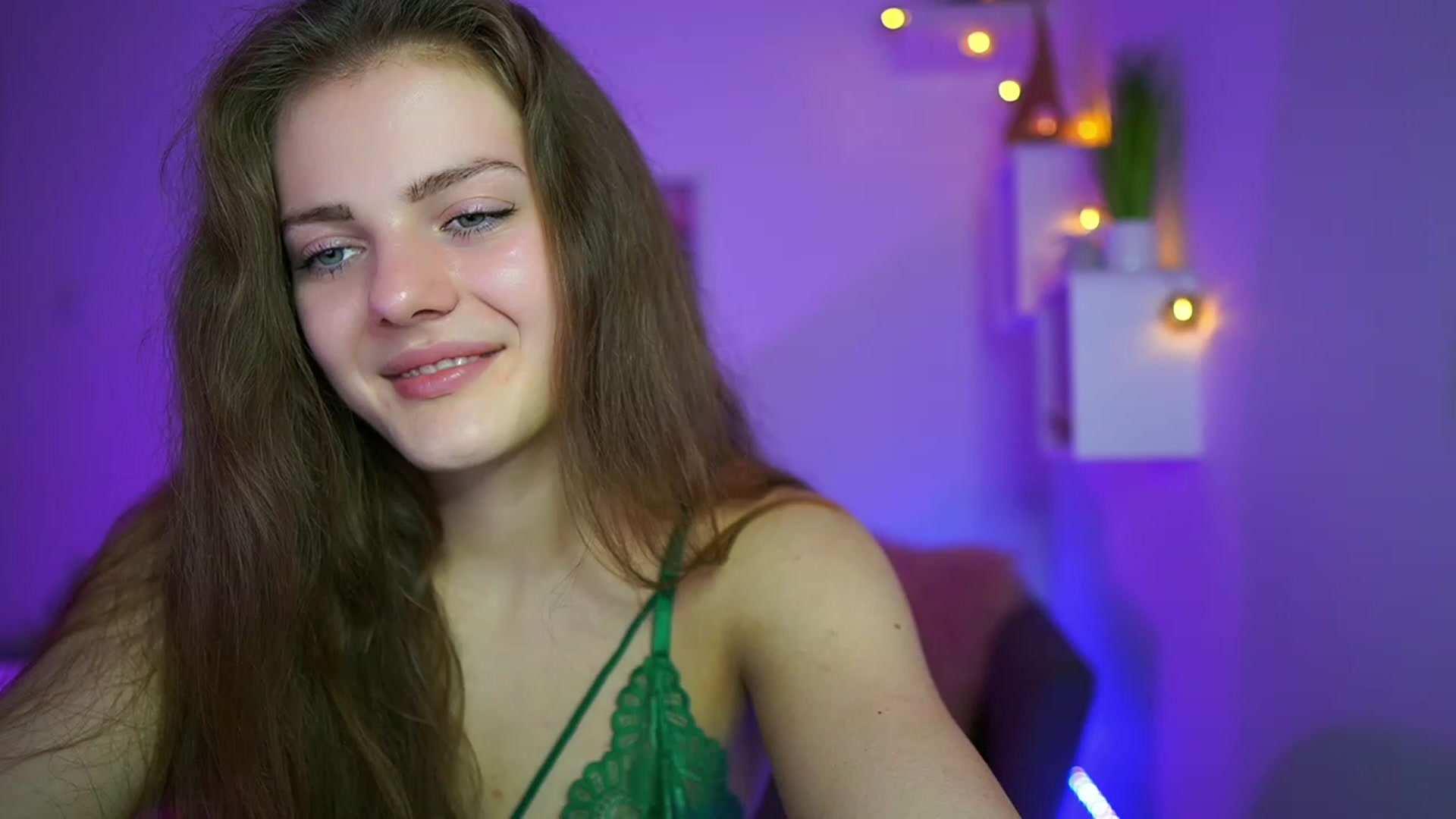 Gallery image thumbnail from Elly_Malkova_'s myfreecams stream on, 06/01/2023, 15:44 image 4 of 20