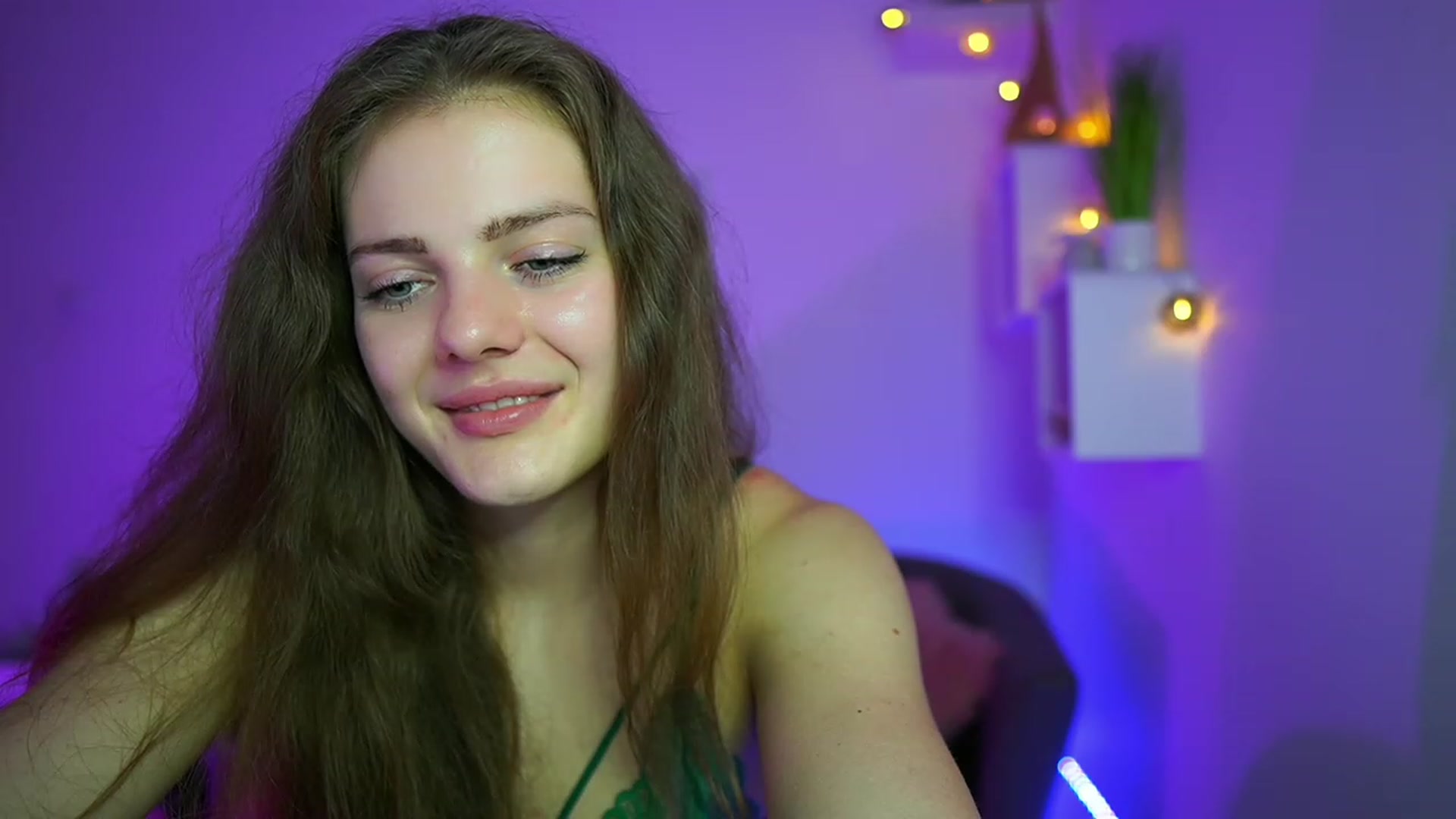 Gallery image thumbnail from Elly_Malkova_'s myfreecams stream on, 06/01/2023, 15:44 image 18 of 20