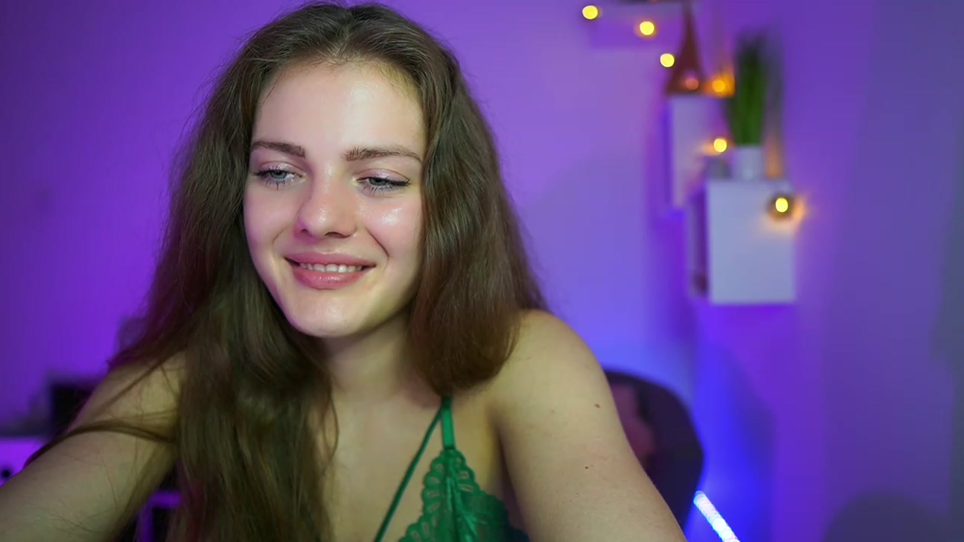 Gallery image thumbnail from Elly_Malkova_'s myfreecams stream on, 06/01/2023, 17:52 image 8 of 20