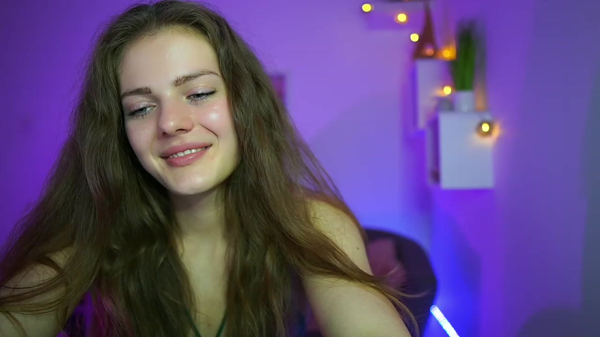 Gallery image thumbnail from Elly_Malkova_'s myfreecams stream on, 06/01/2023, 17:52 image 18 of 20