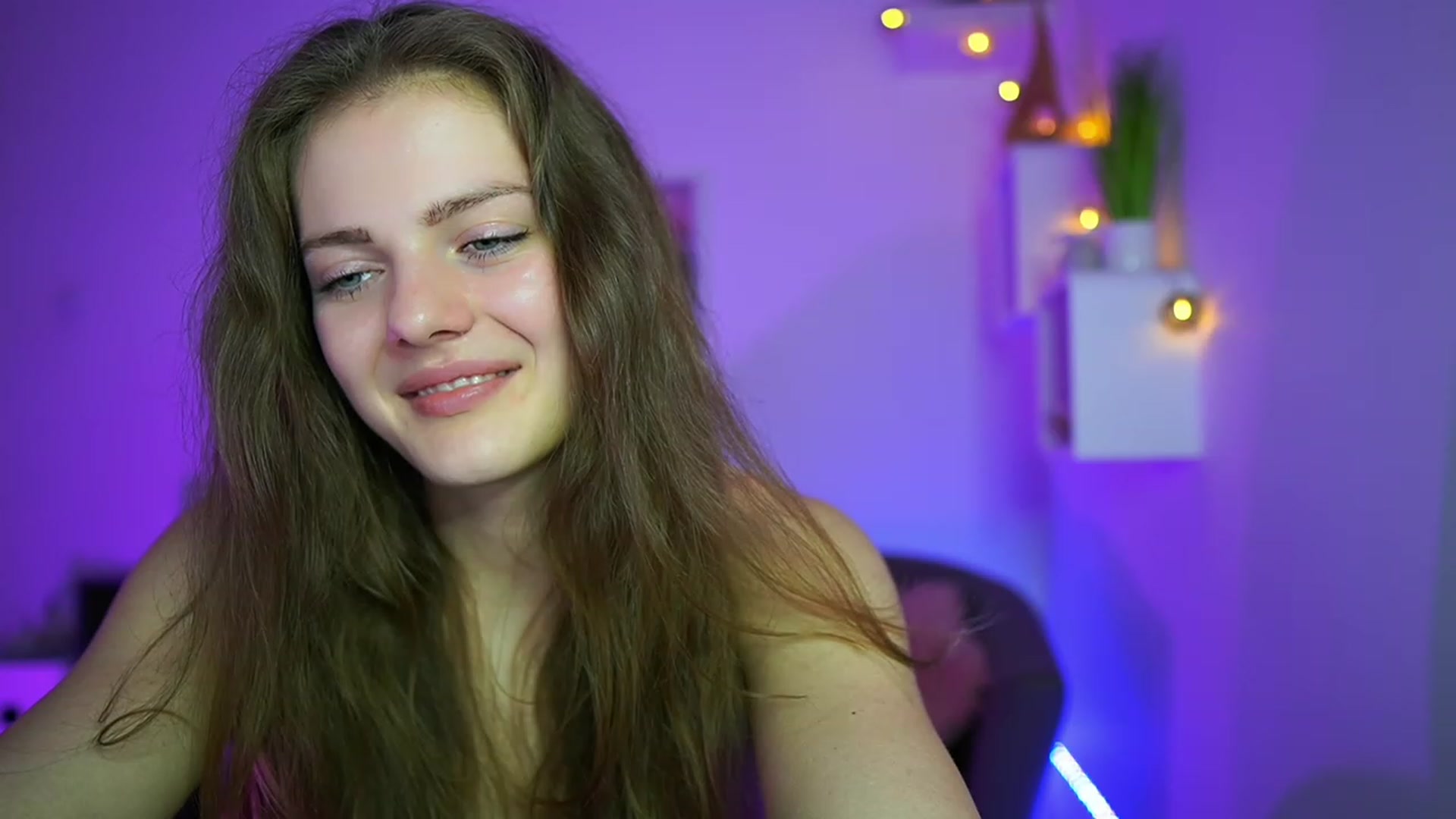 Gallery image thumbnail from Elly_Malkova_'s myfreecams stream on, 06/01/2023, 17:52 image 14 of 20