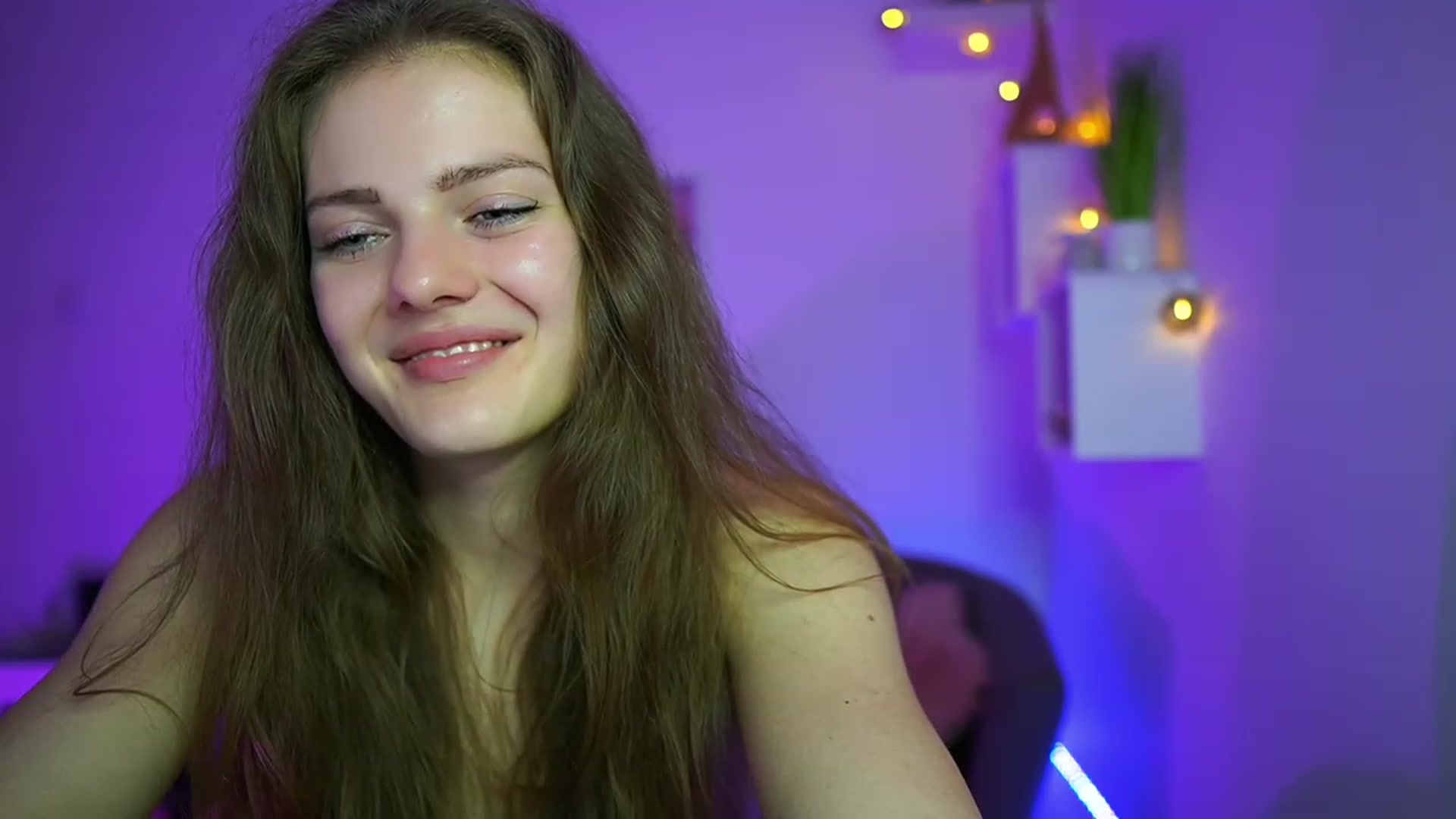 Gallery image thumbnail from Elly_Malkova_'s myfreecams stream on, 06/01/2023, 17:52 image 13 of 20
