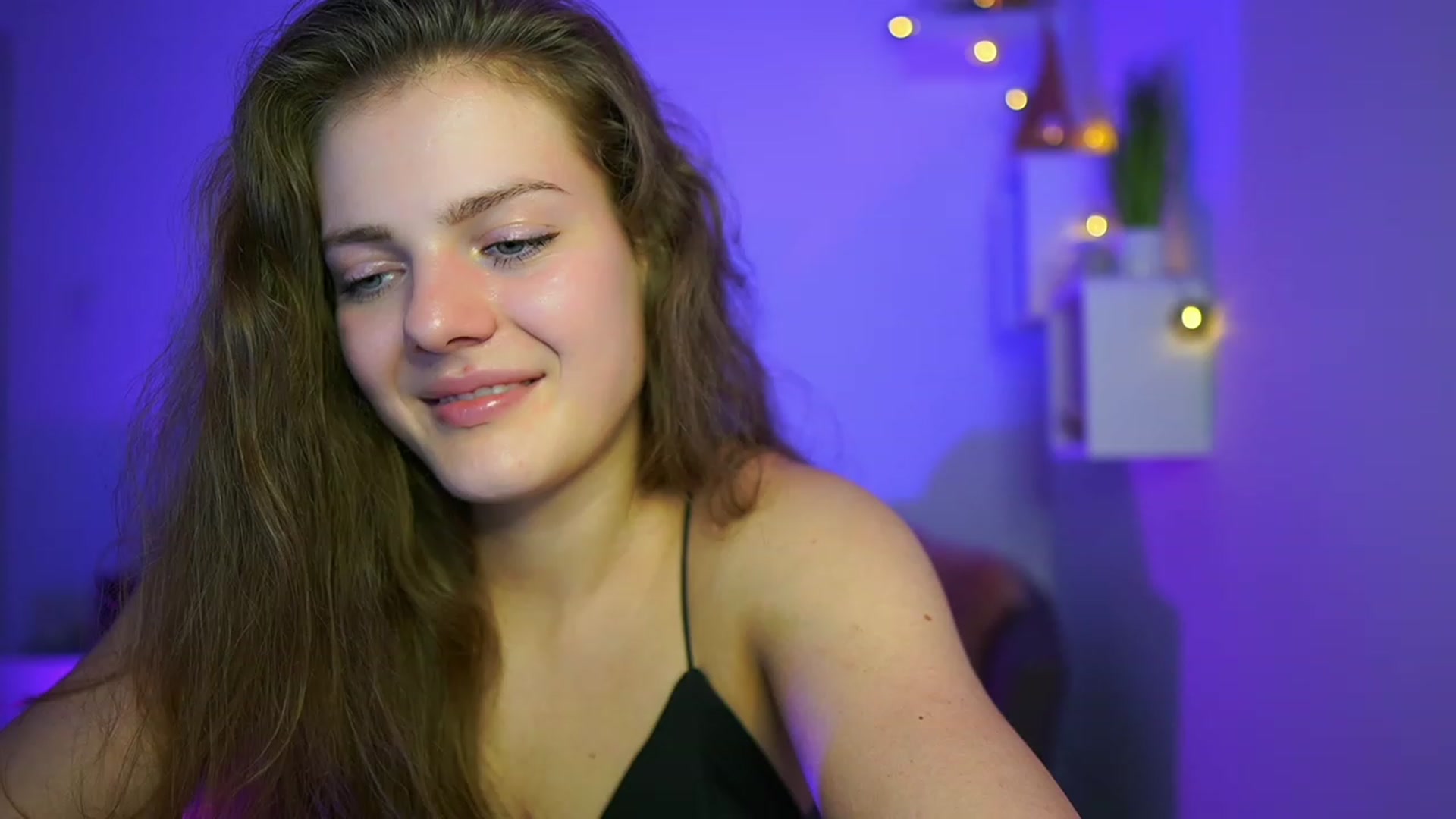 Gallery image thumbnail from Elly_Malkova_'s myfreecams stream on, 06/02/2023, 20:01 image 10 of 20