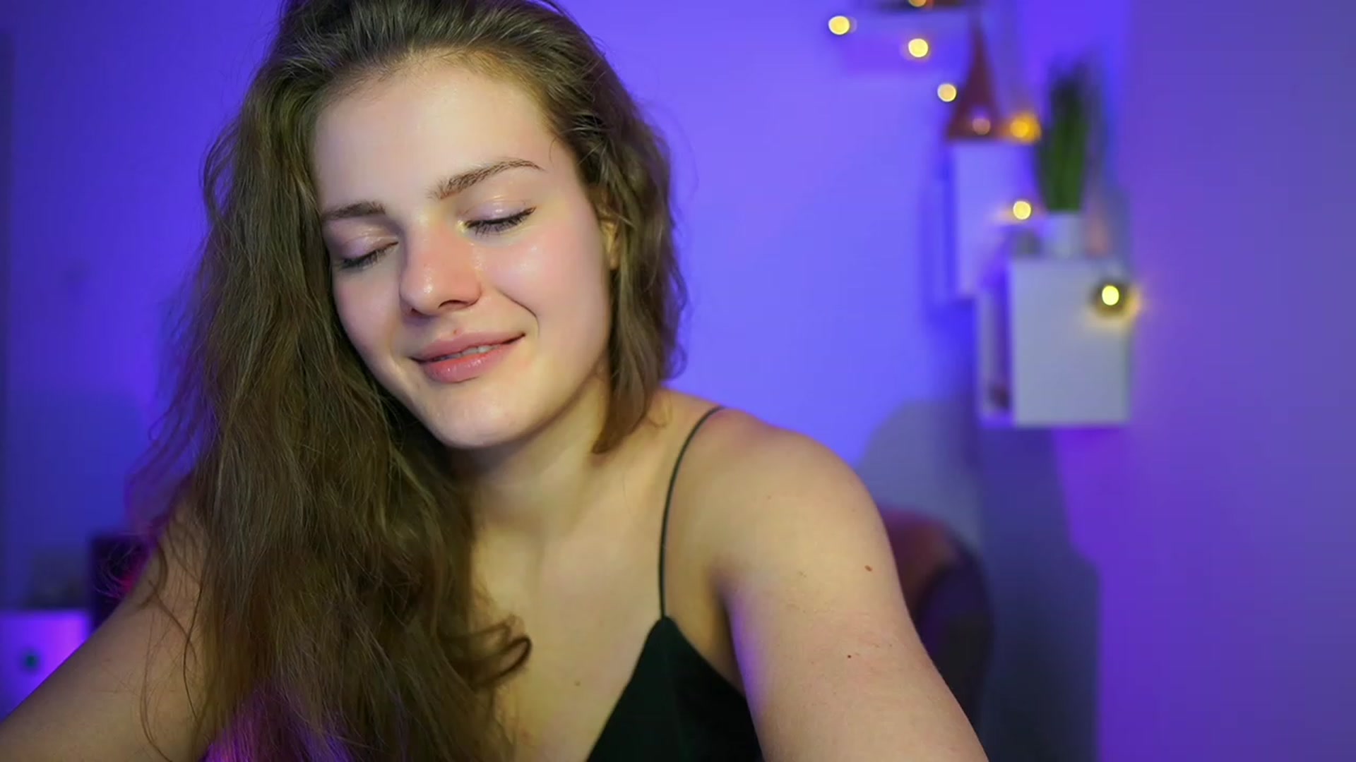 Gallery image thumbnail from Elly_Malkova_'s myfreecams stream on, 06/02/2023, 20:01 image 12 of 20