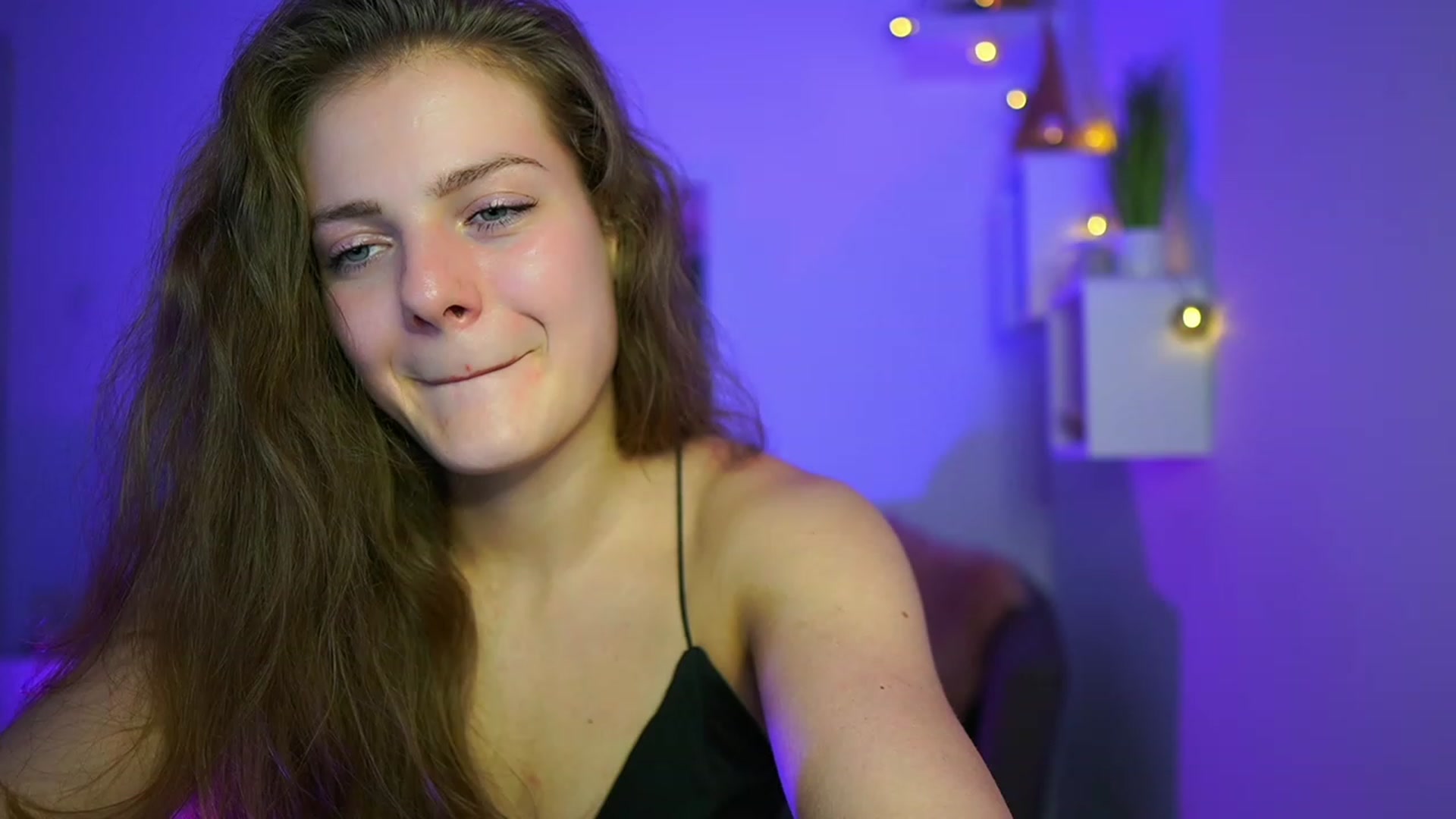 Gallery image thumbnail from Elly_Malkova_'s myfreecams stream on, 06/02/2023, 20:01 image 8 of 20