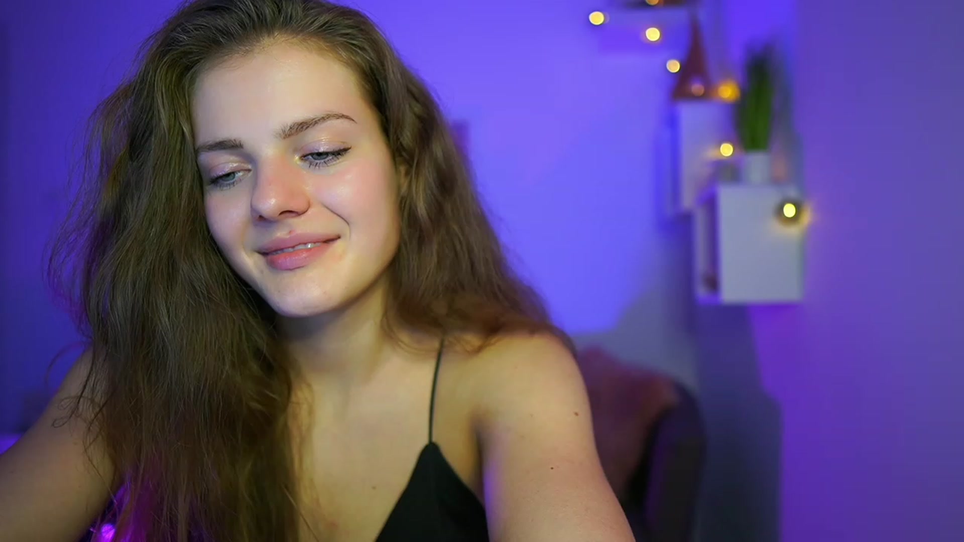 Gallery image thumbnail from Elly_Malkova_'s myfreecams stream on, 06/02/2023, 20:01 image 20 of 20